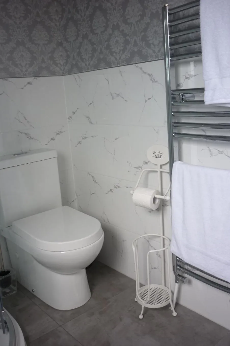 Bathroom in Fossil Coast B&B