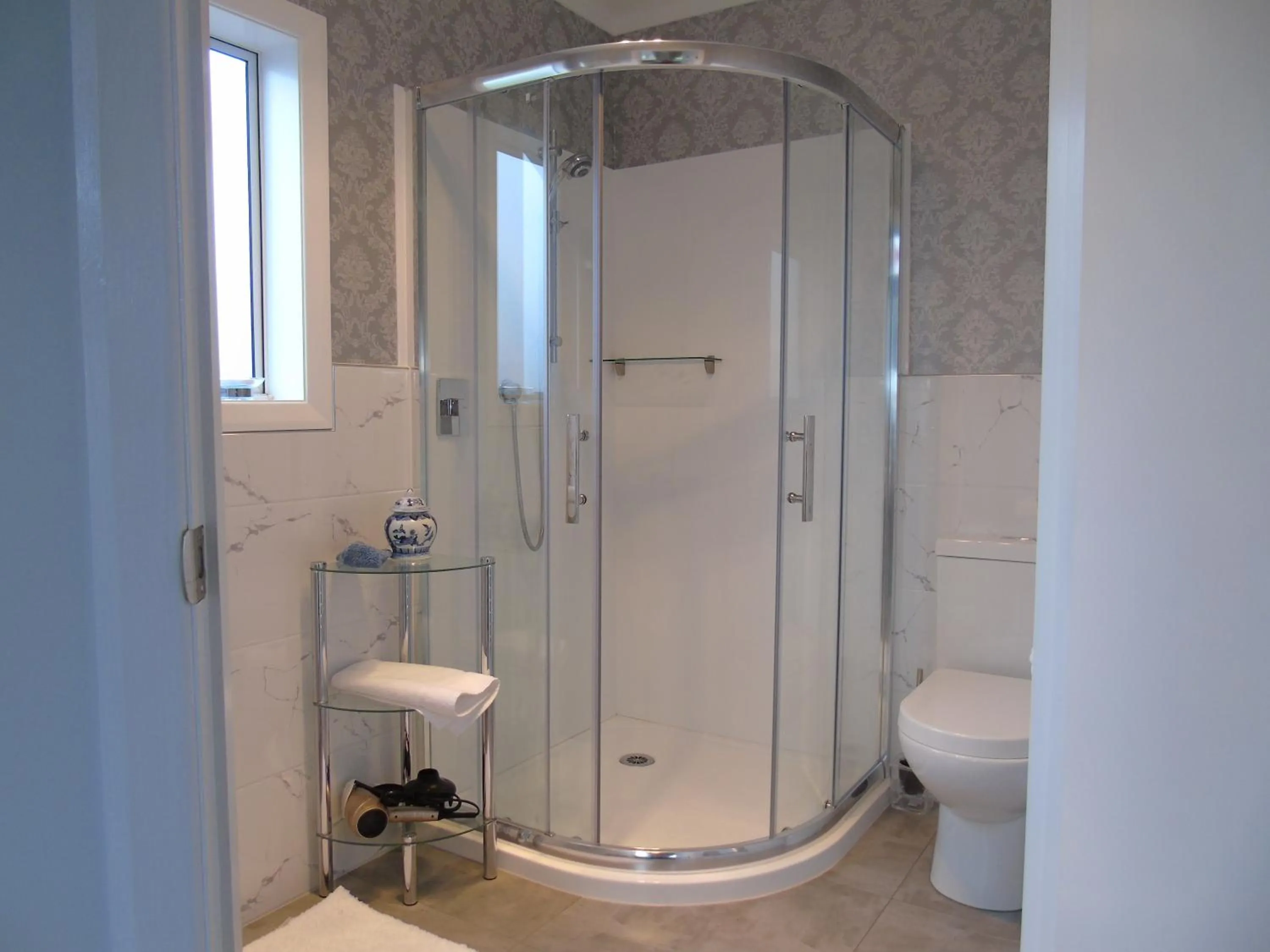 Shower in Fossil Coast B&B