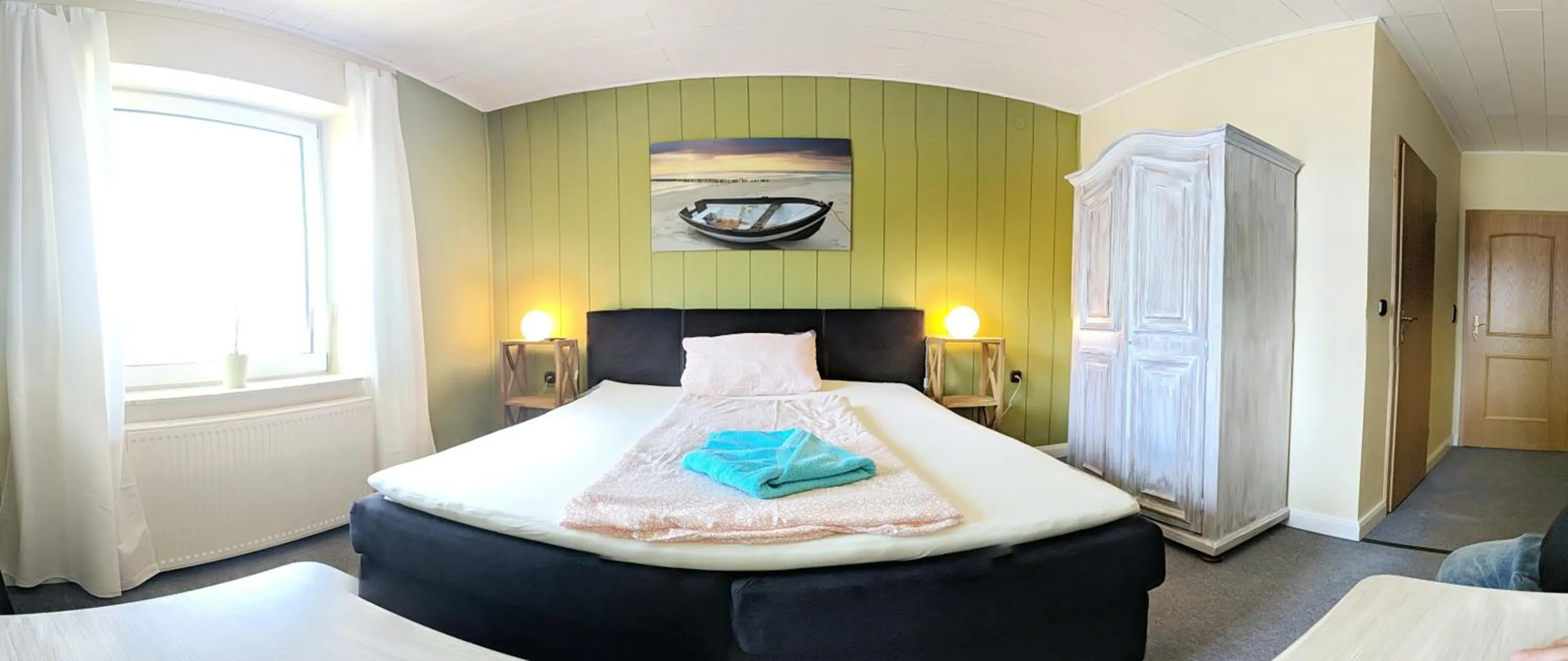 Bed in hotel das deichhaus