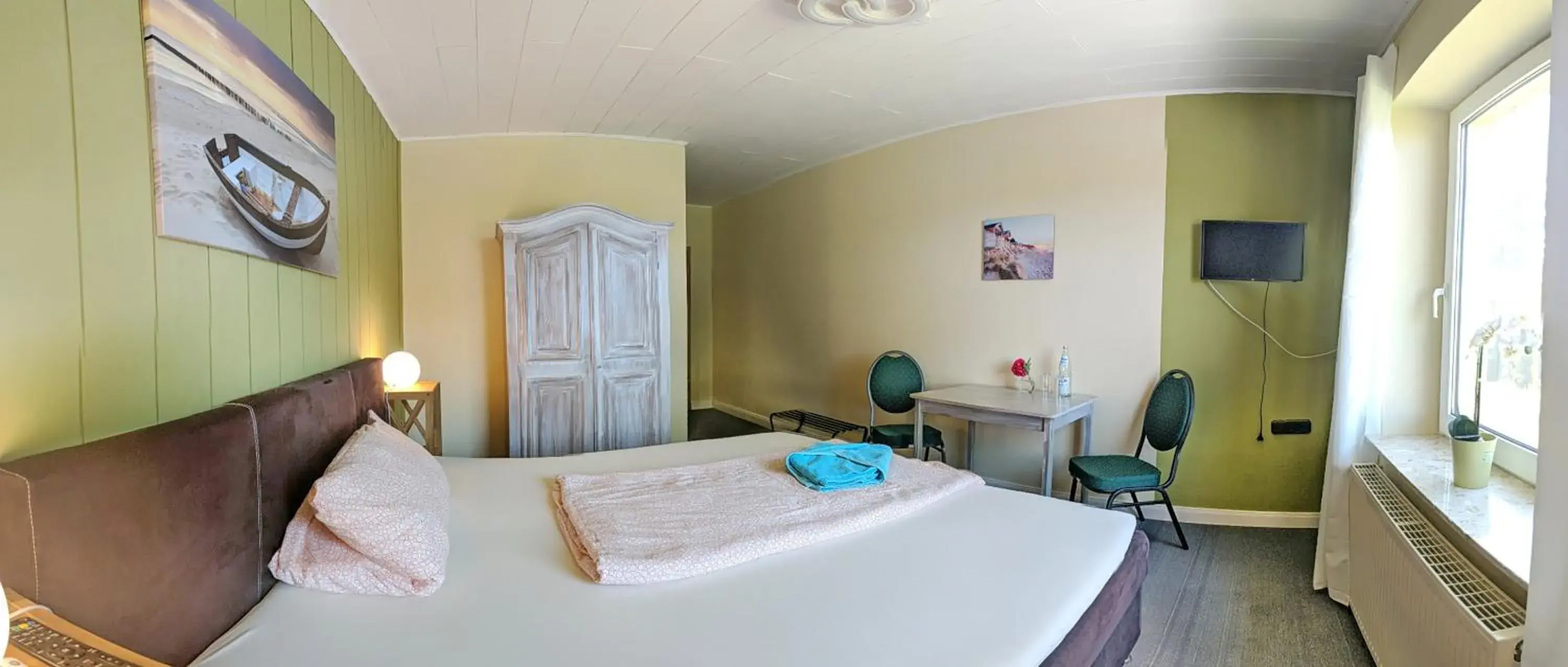 Double Room with Private Bathroom - single occupancy in hotel das deichhaus Double Room with Private Bathroom - single occupancy in hotel das deichhaus