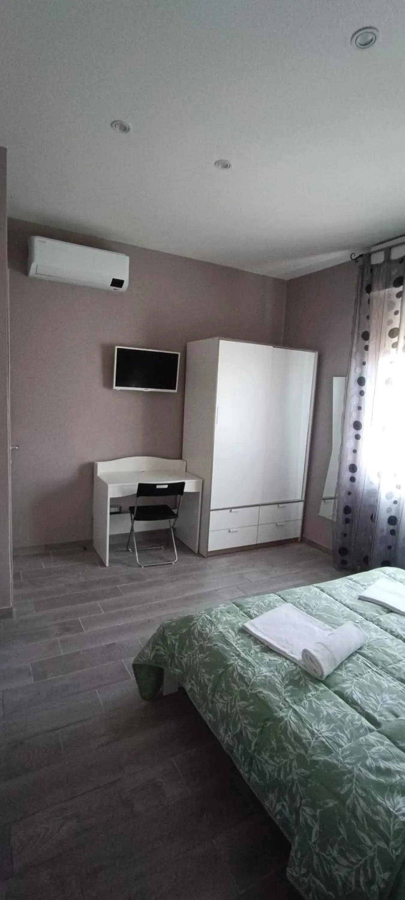 Large Double Room - single occupancy in Cris&Giuli House Large Double Room - single occupancy in Cris&Giuli House
