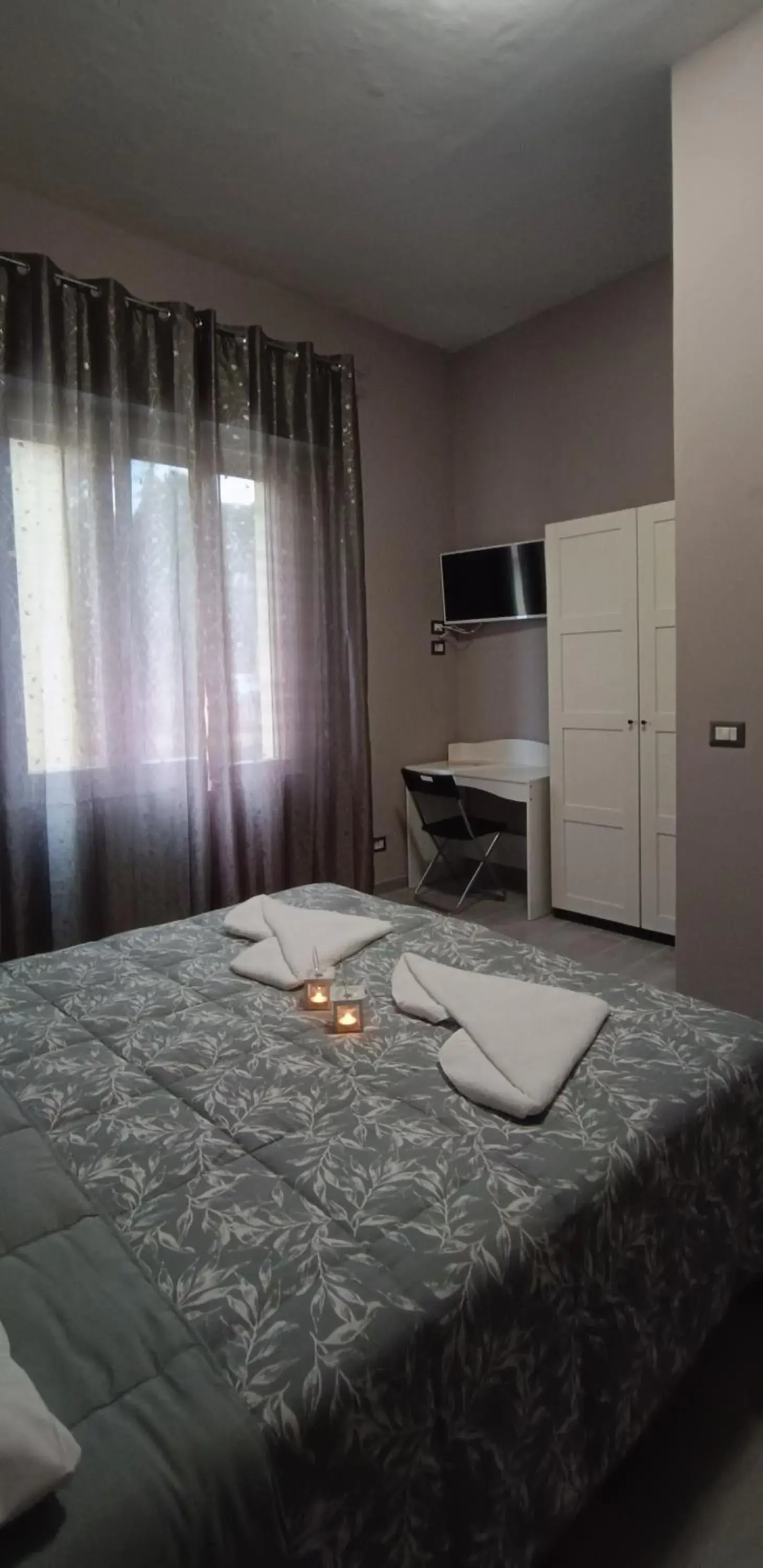 Large Double or Twin Room - single occupancy in Cris&Giuli House Large Double or Twin Room - single occupancy in Cris&Giuli House