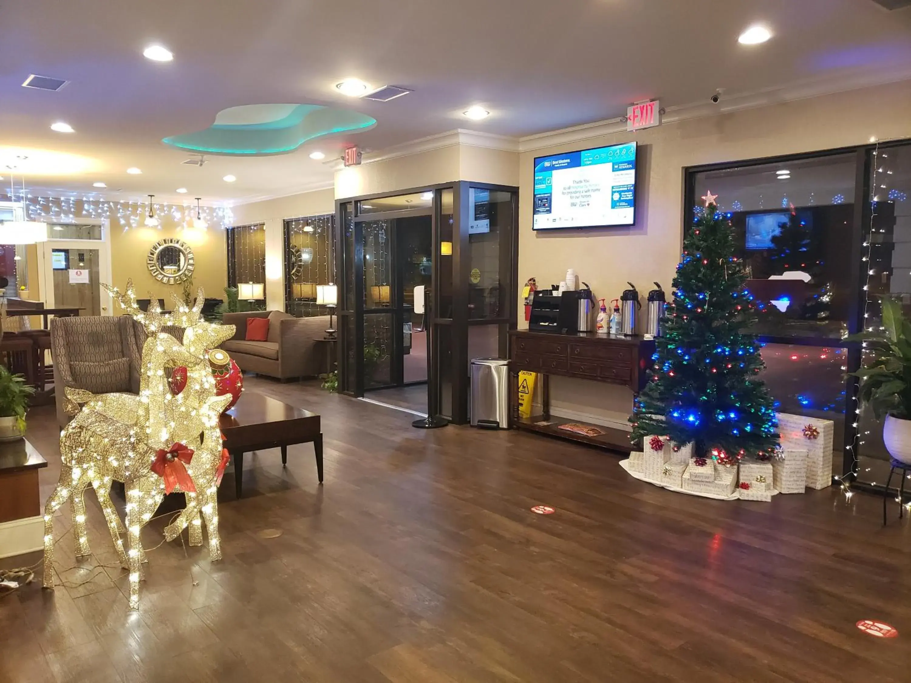 Property building in Best Western Point South Property building in Best Western Point South