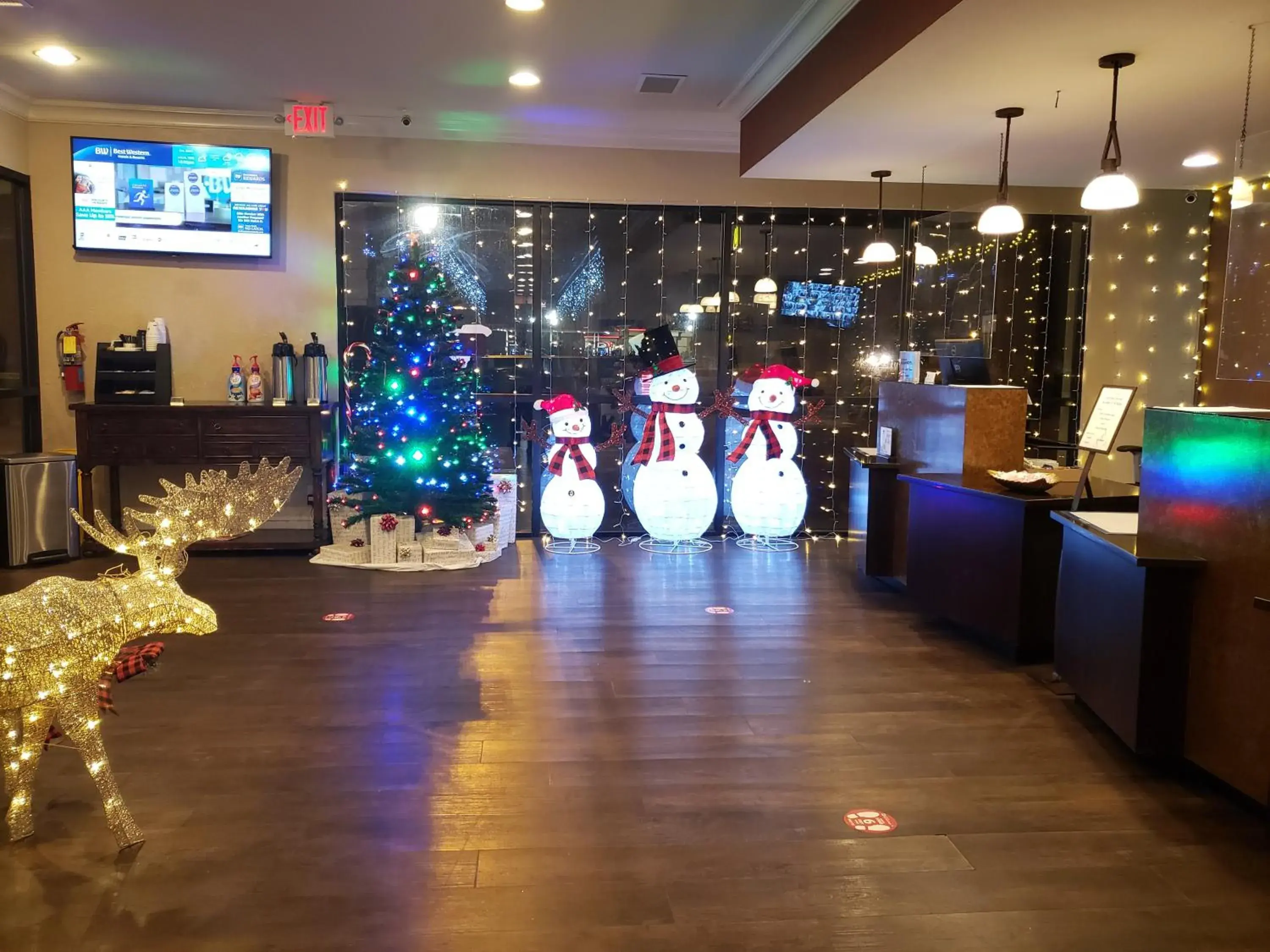 Property building in Best Western Point South Property building in Best Western Point South