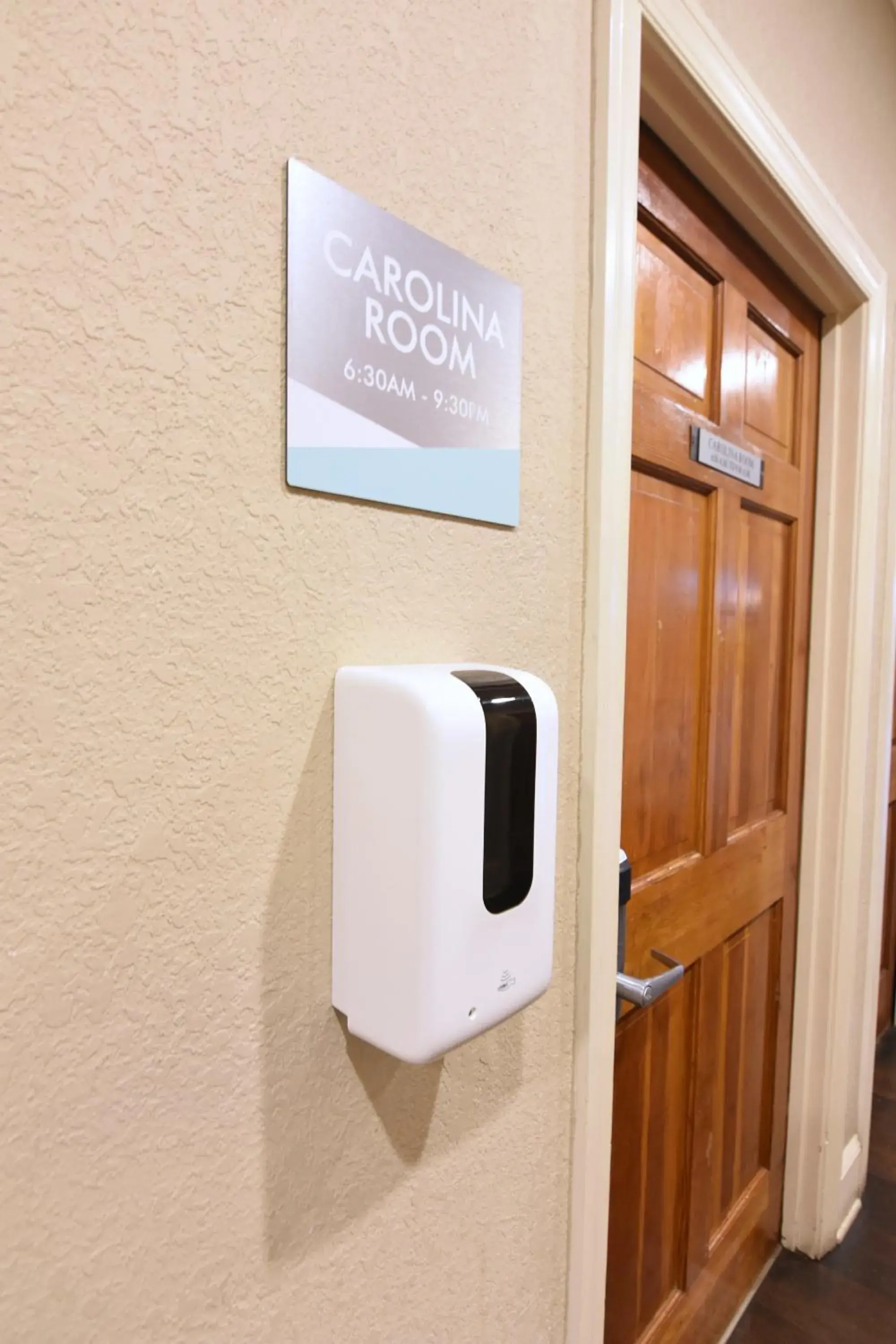 Property building in Best Western Point South Property building in Best Western Point South