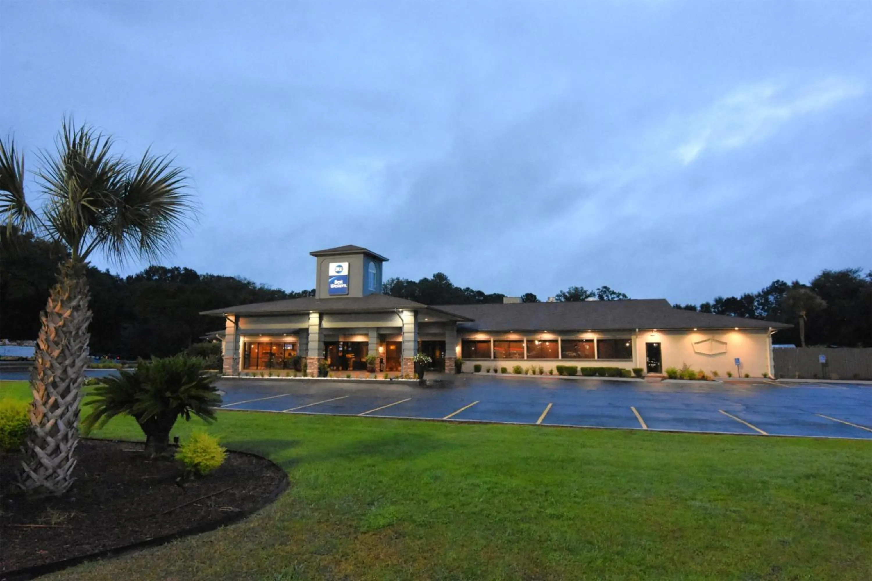 Property building in Best Western Point South