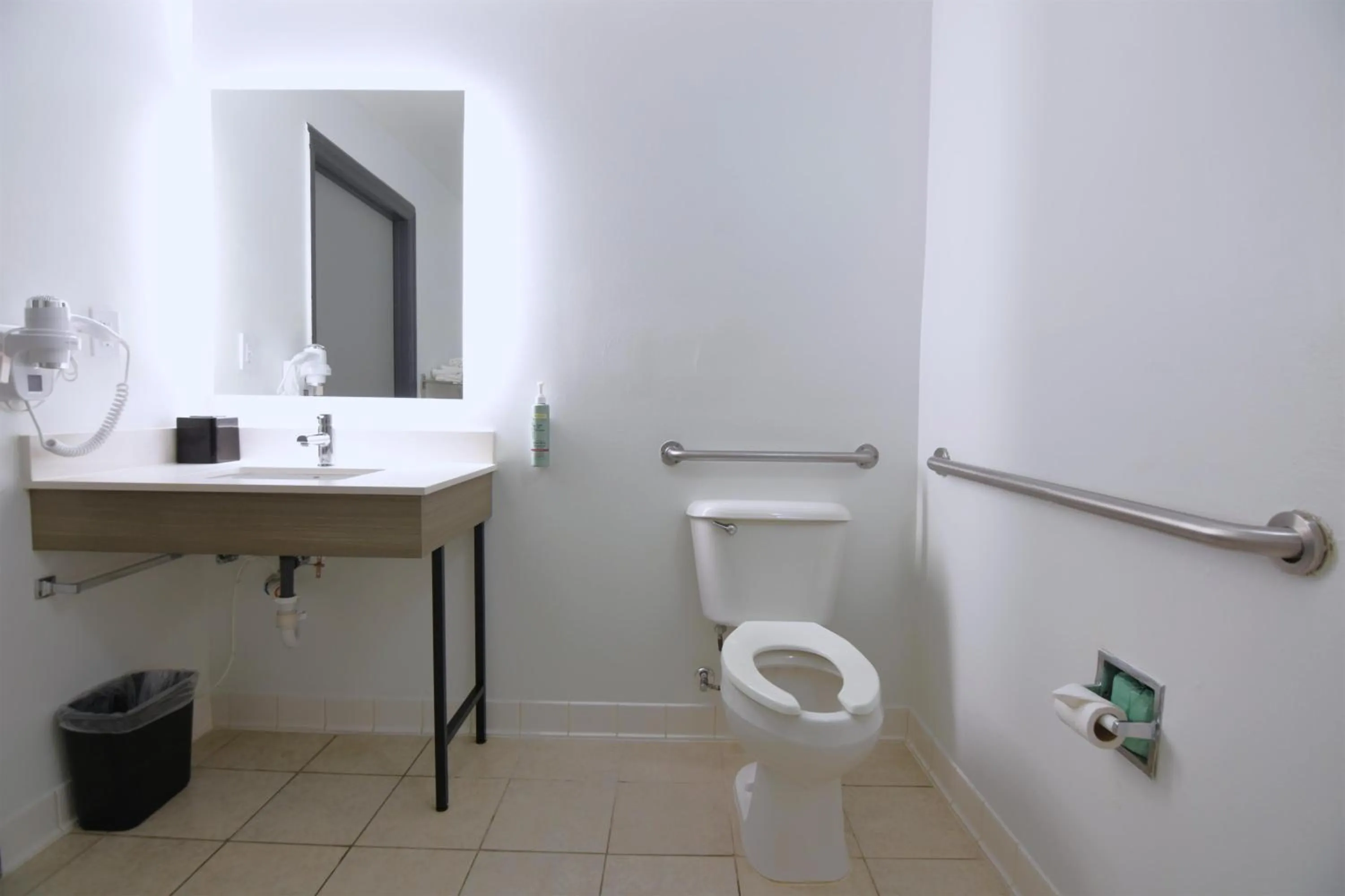 Bedroom in Best Western Point South