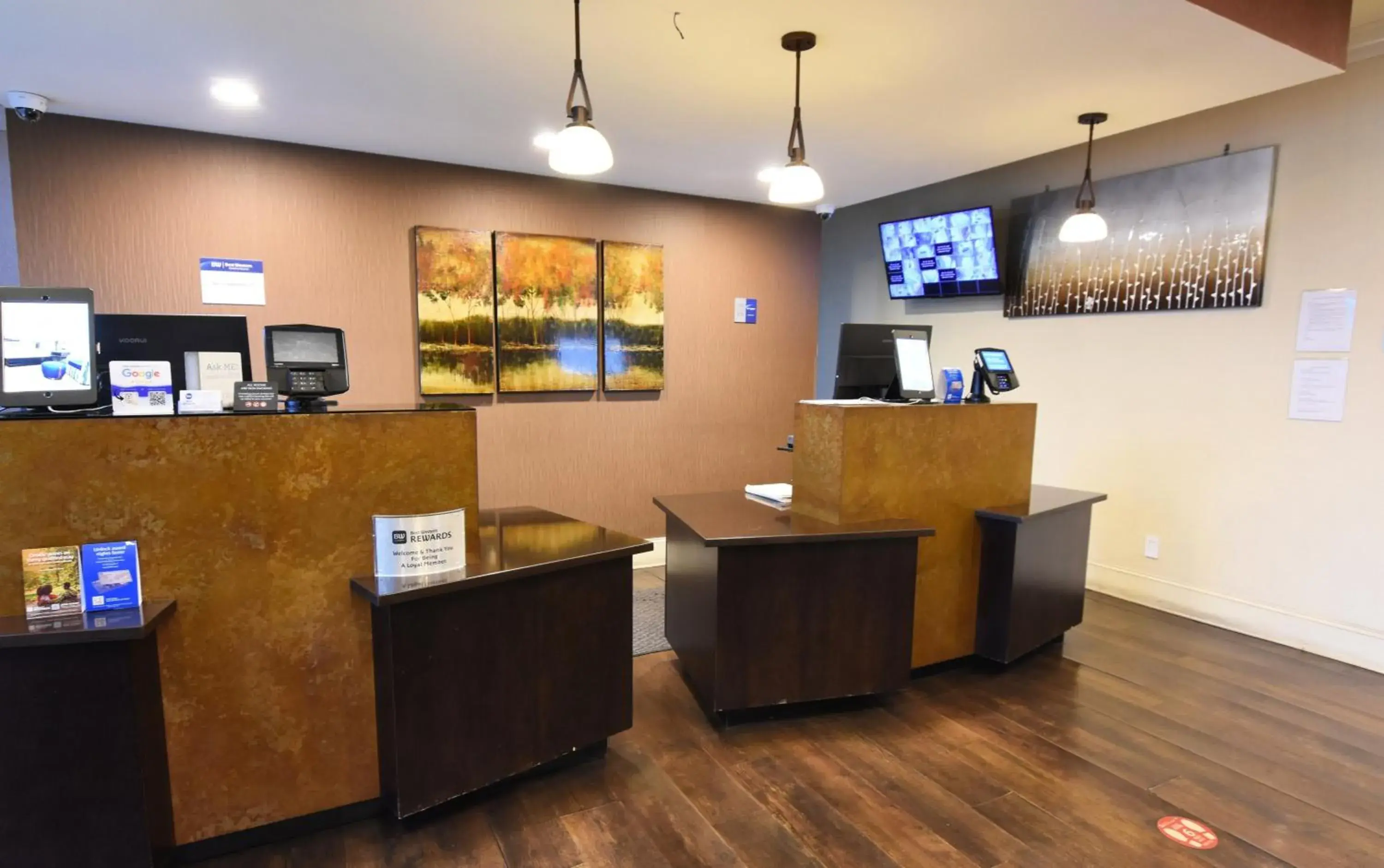 Property building in Best Western Point South Property building in Best Western Point South