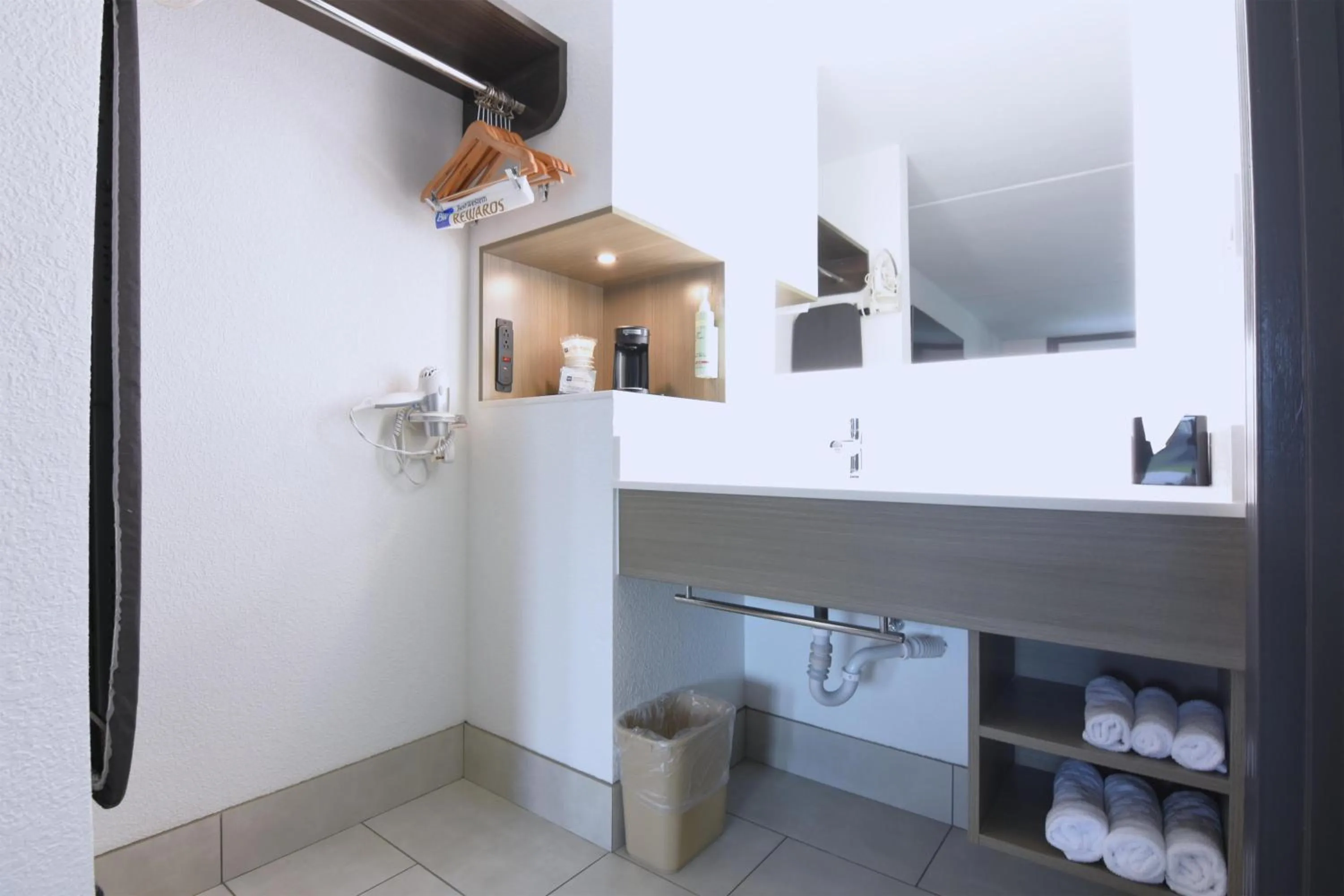 Bedroom in Best Western Point South