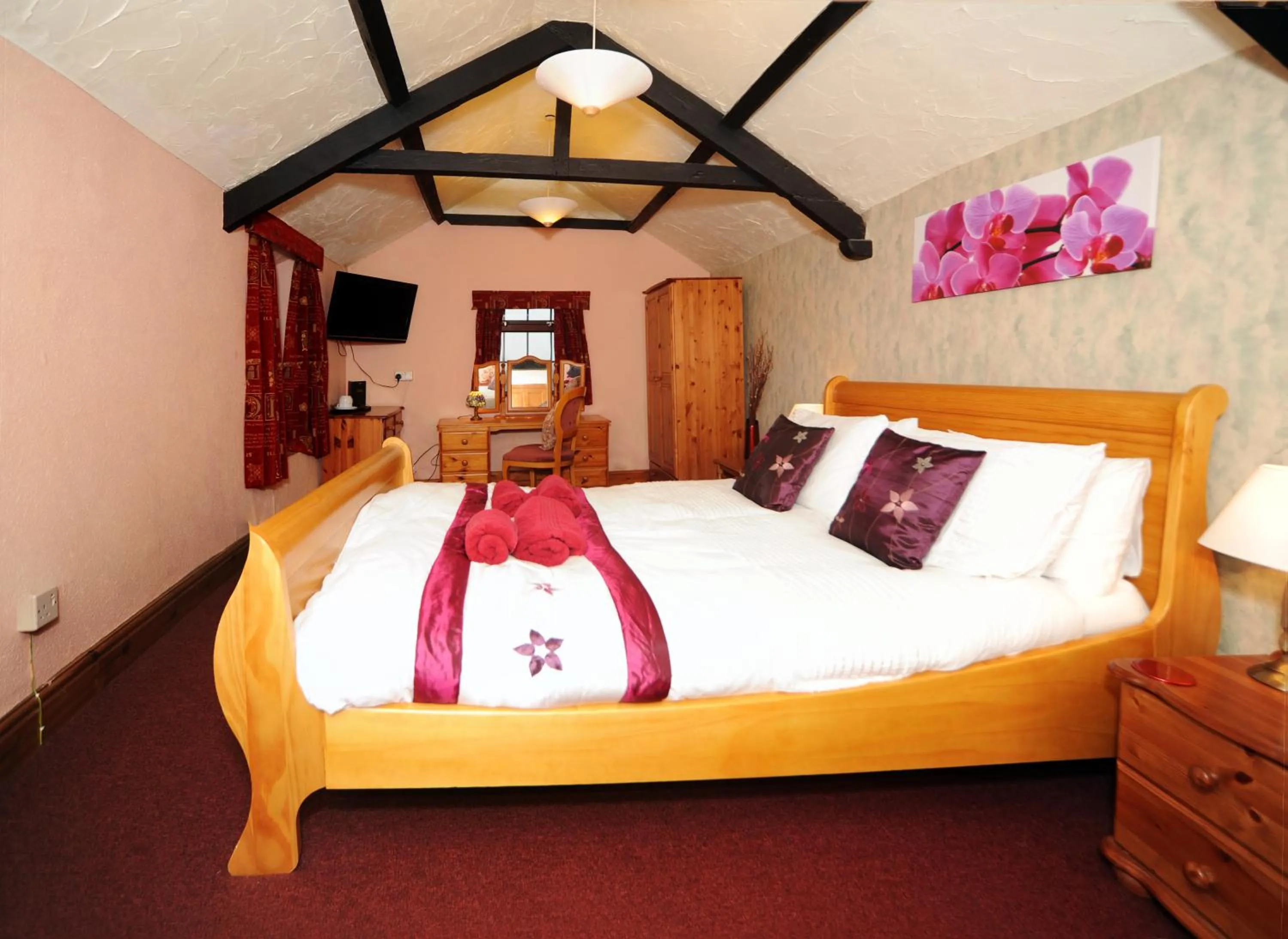Bedroom, Bed in The West Country Inn