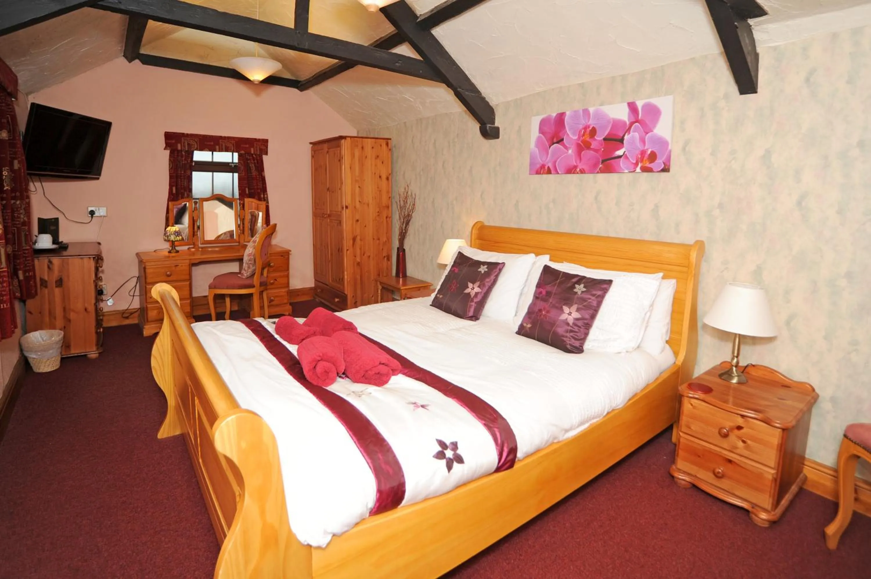 Bedroom, Bed in The West Country Inn