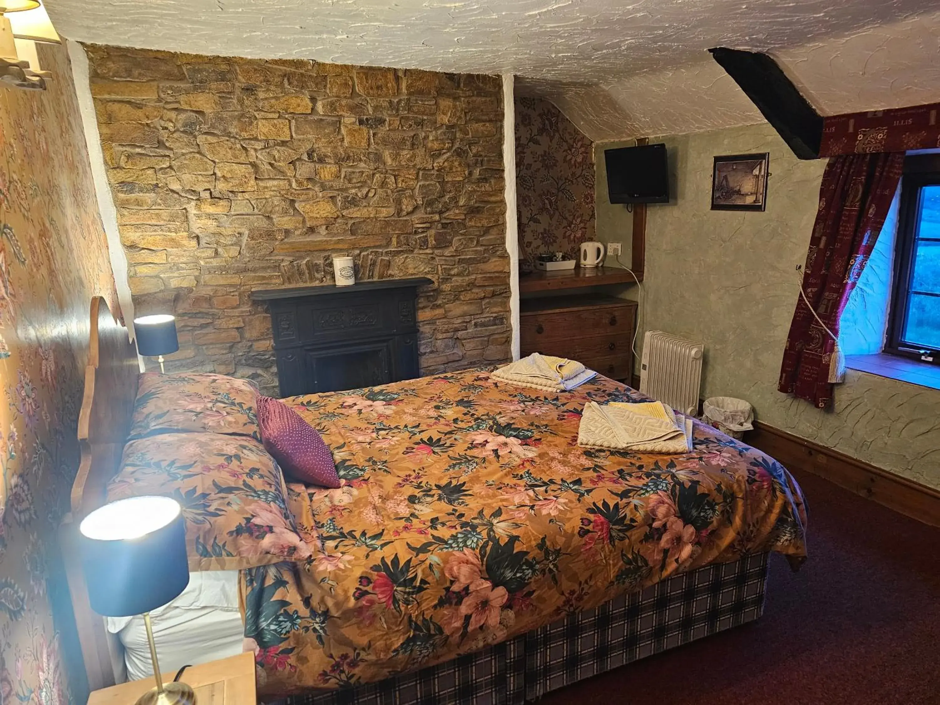 Bed in The West Country Inn Bed in The West Country Inn