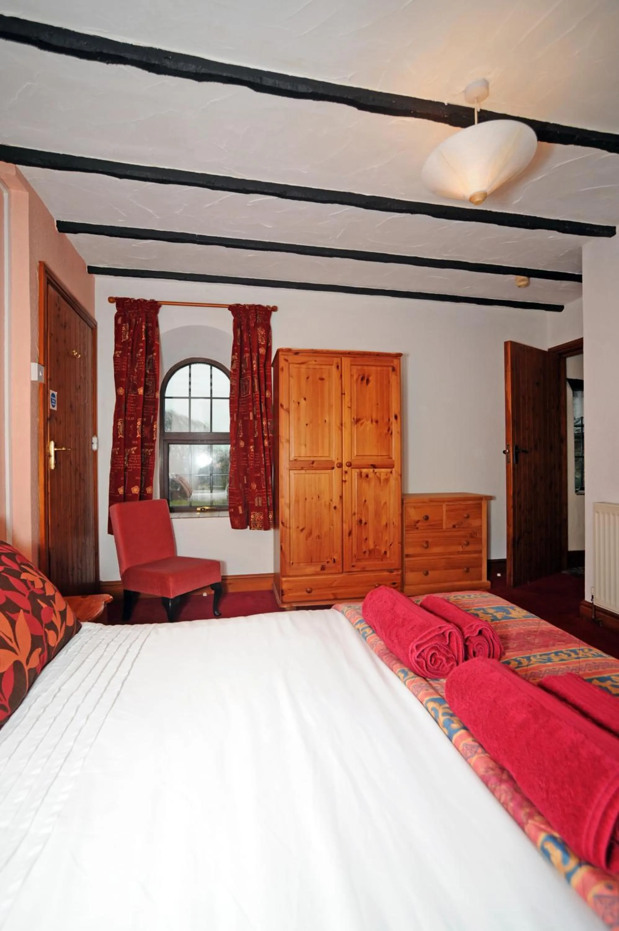 Bedroom, Bed in The West Country Inn