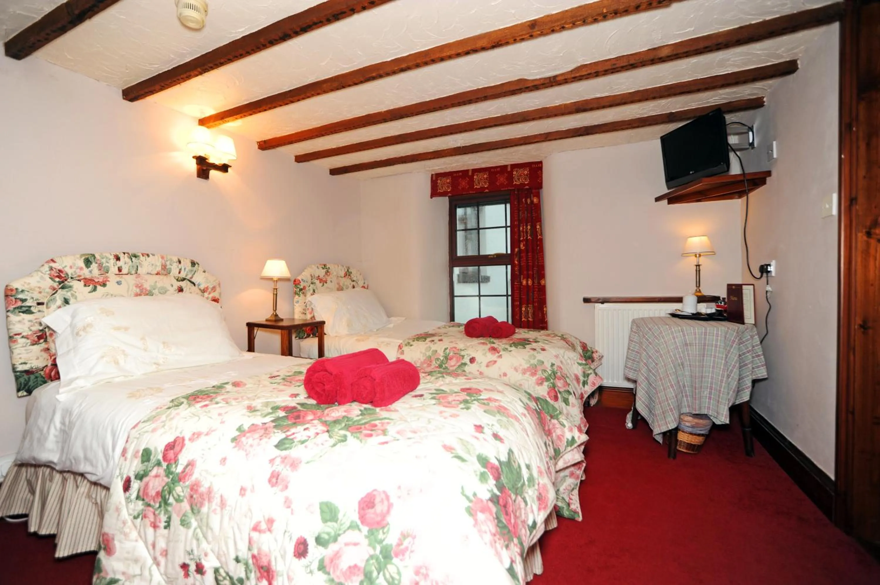 Bedroom, Bed in The West Country Inn