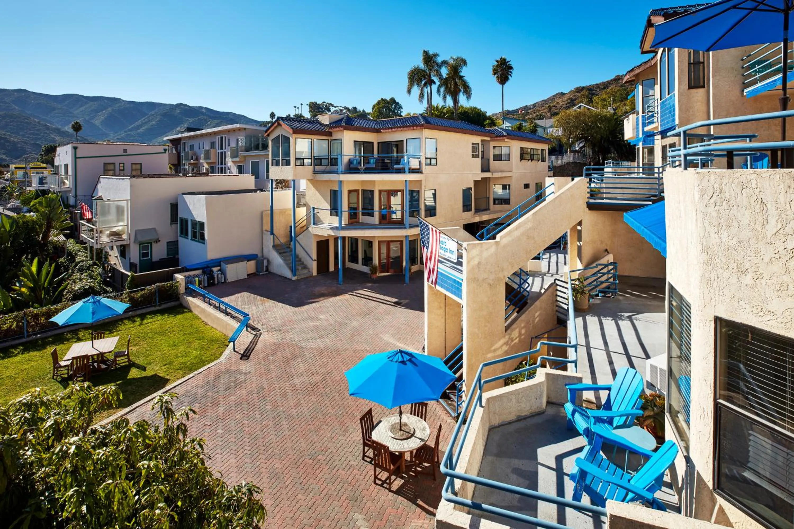 Property building in Seaport Village Inn, Avalon