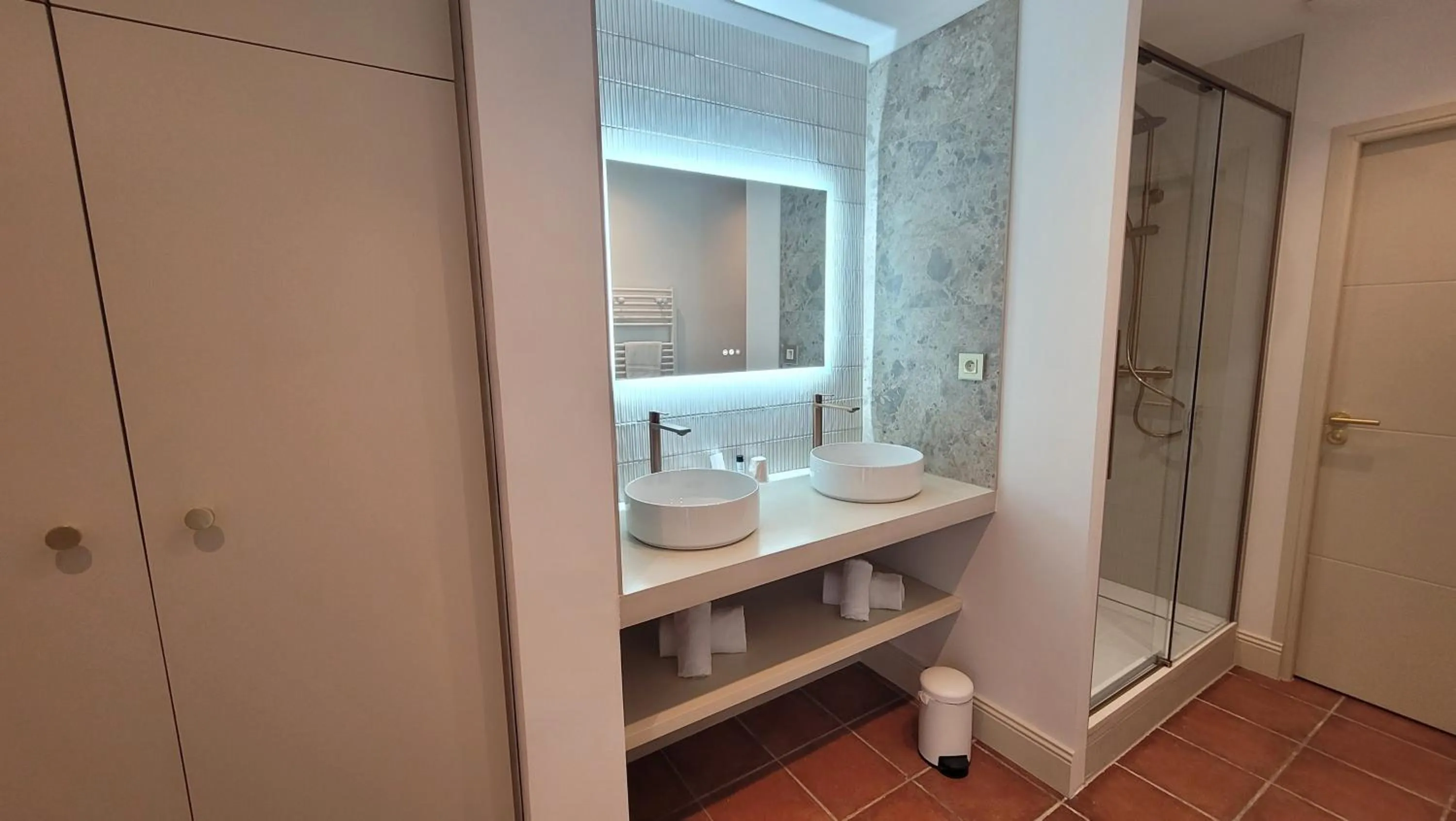 Bathroom in Château le Bouïs