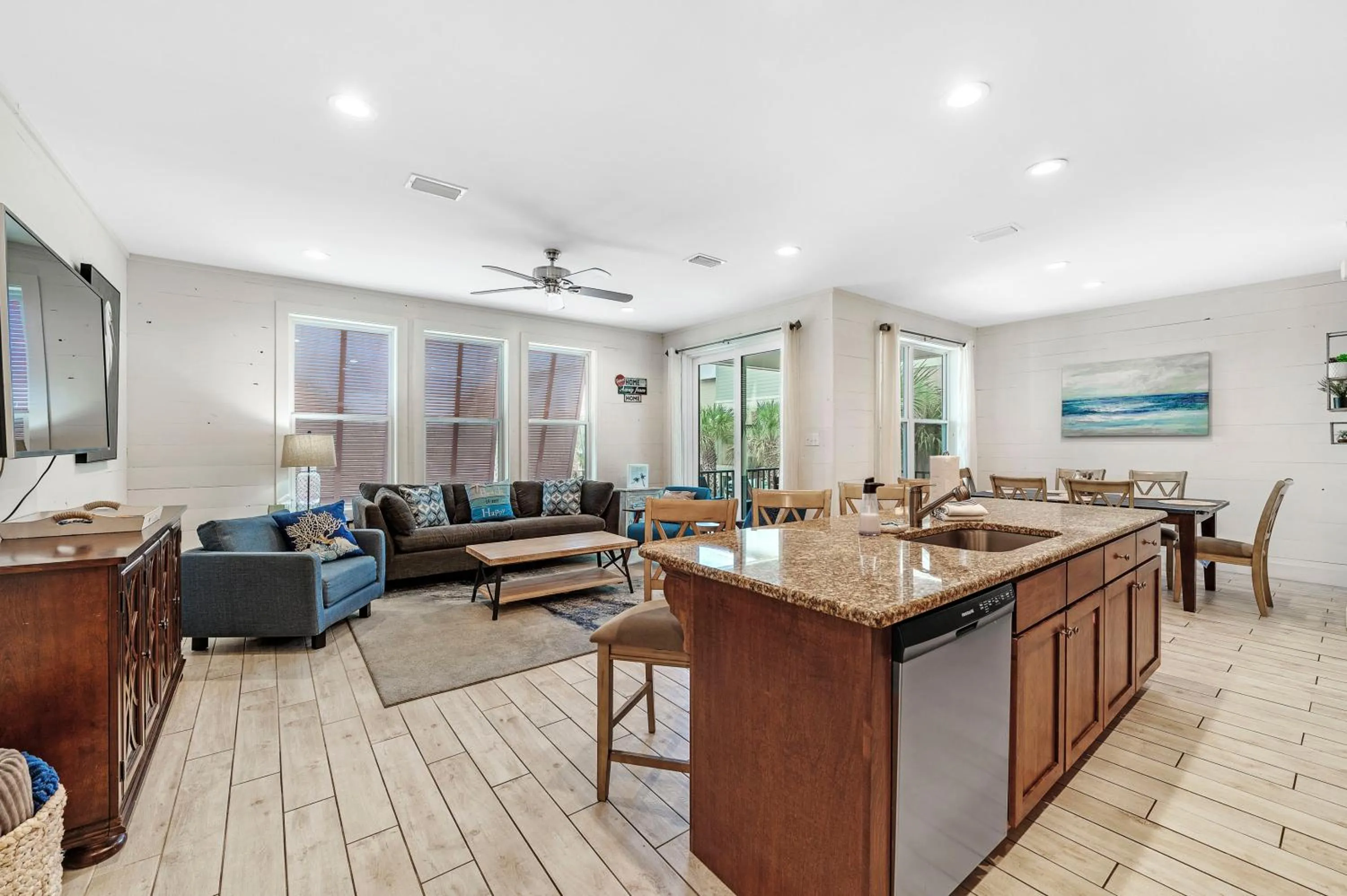 Living room in TRUE BLUE-Coastal cottage-3 min walk to beach! POOL!