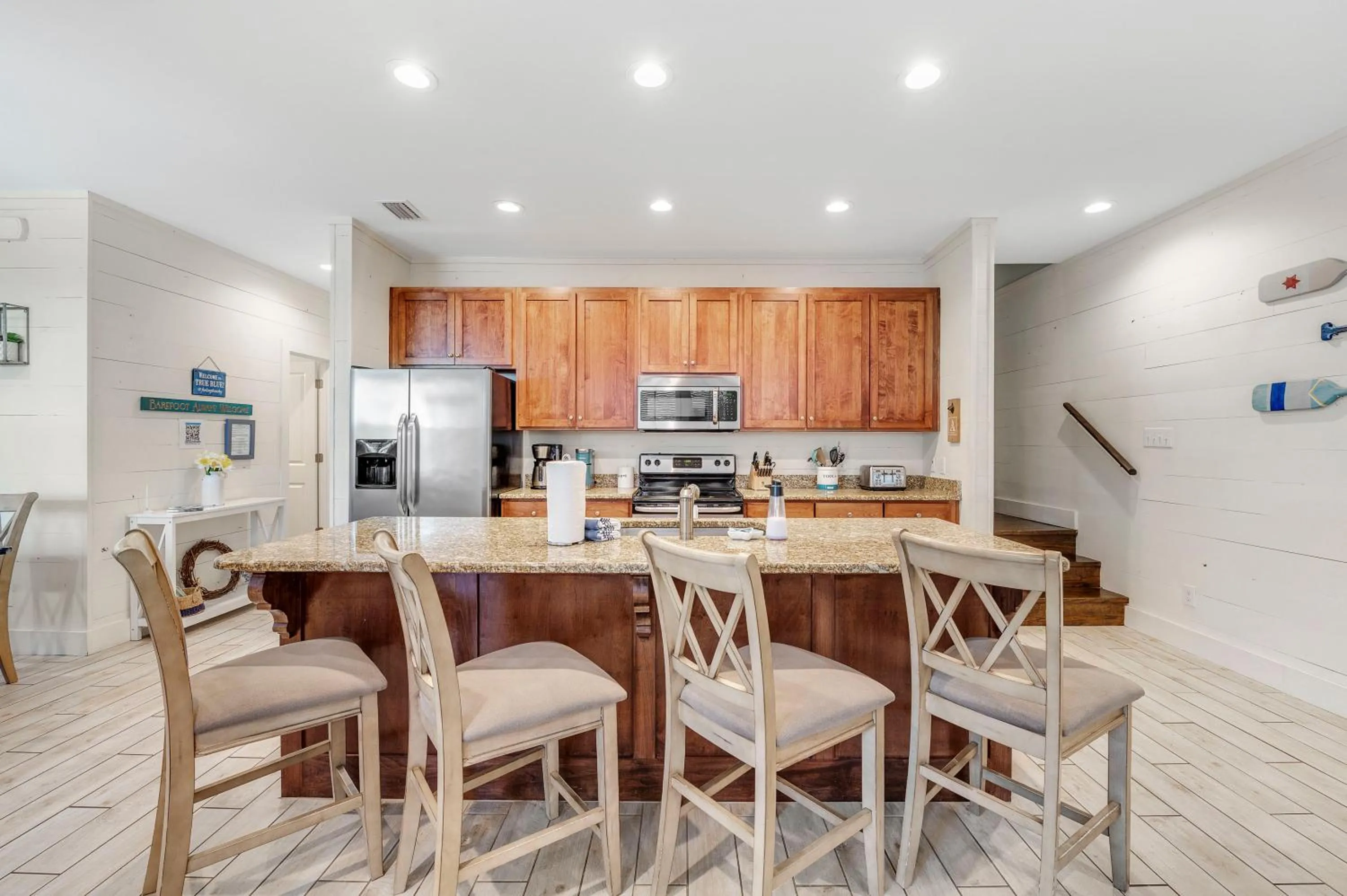 kitchen in TRUE BLUE-Coastal cottage-3 min walk to beach! POOL!