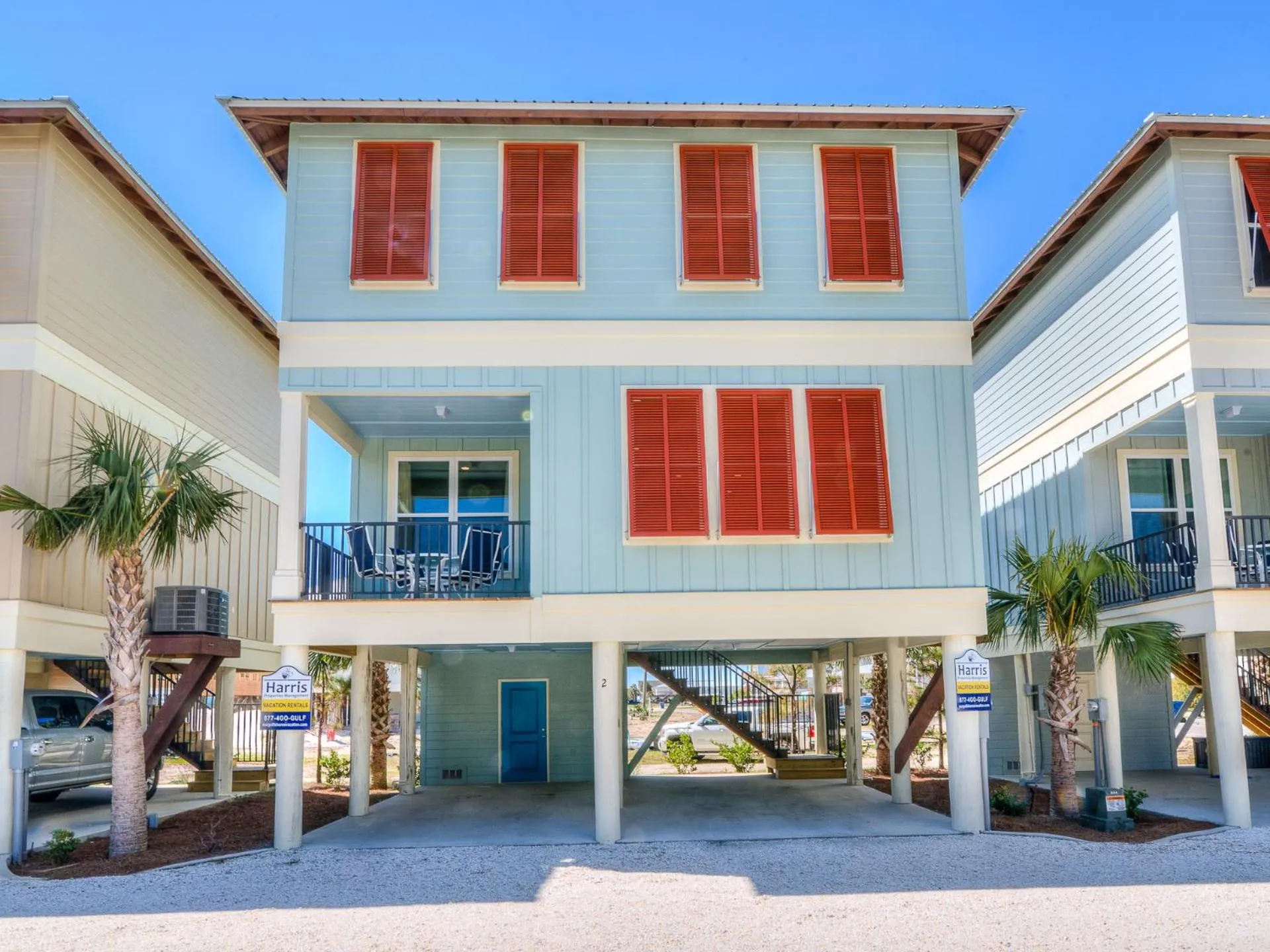 Property building in TRUE BLUE-Coastal cottage-3 min walk to beach! POOL!