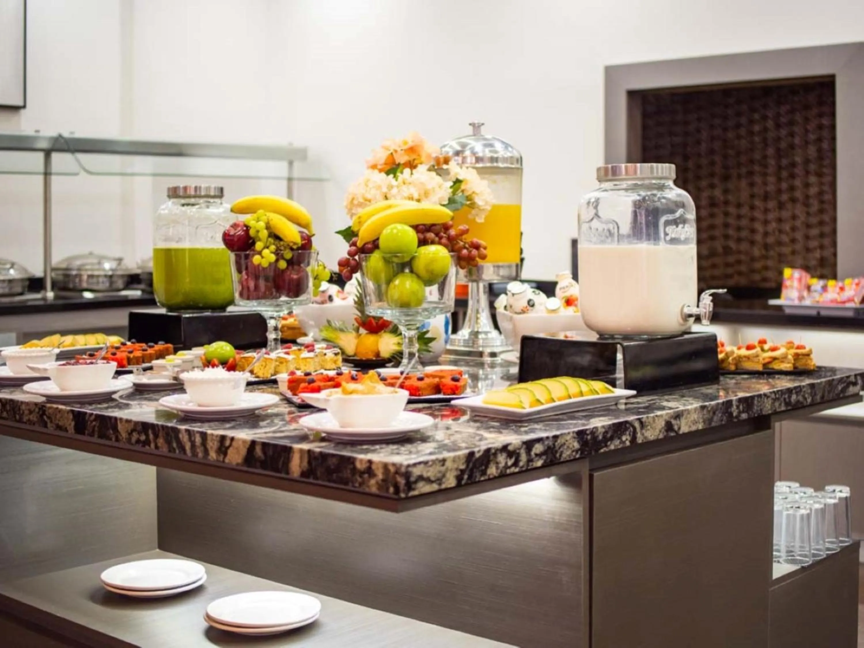 Buffet breakfast in Krystal Urban Monterrey San Jeronimo