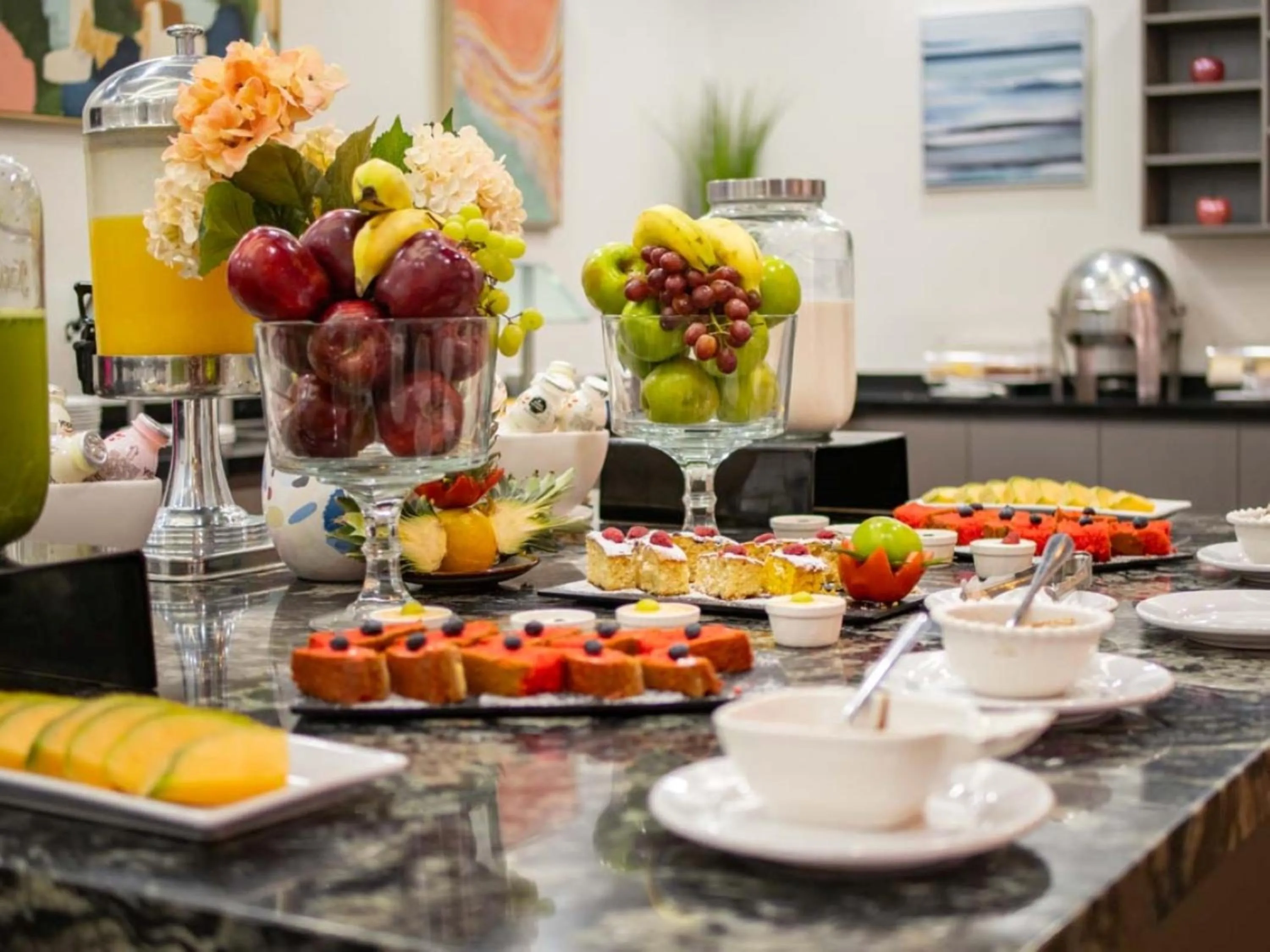 Restaurant/places to eat in Krystal Urban Monterrey San Jeronimo