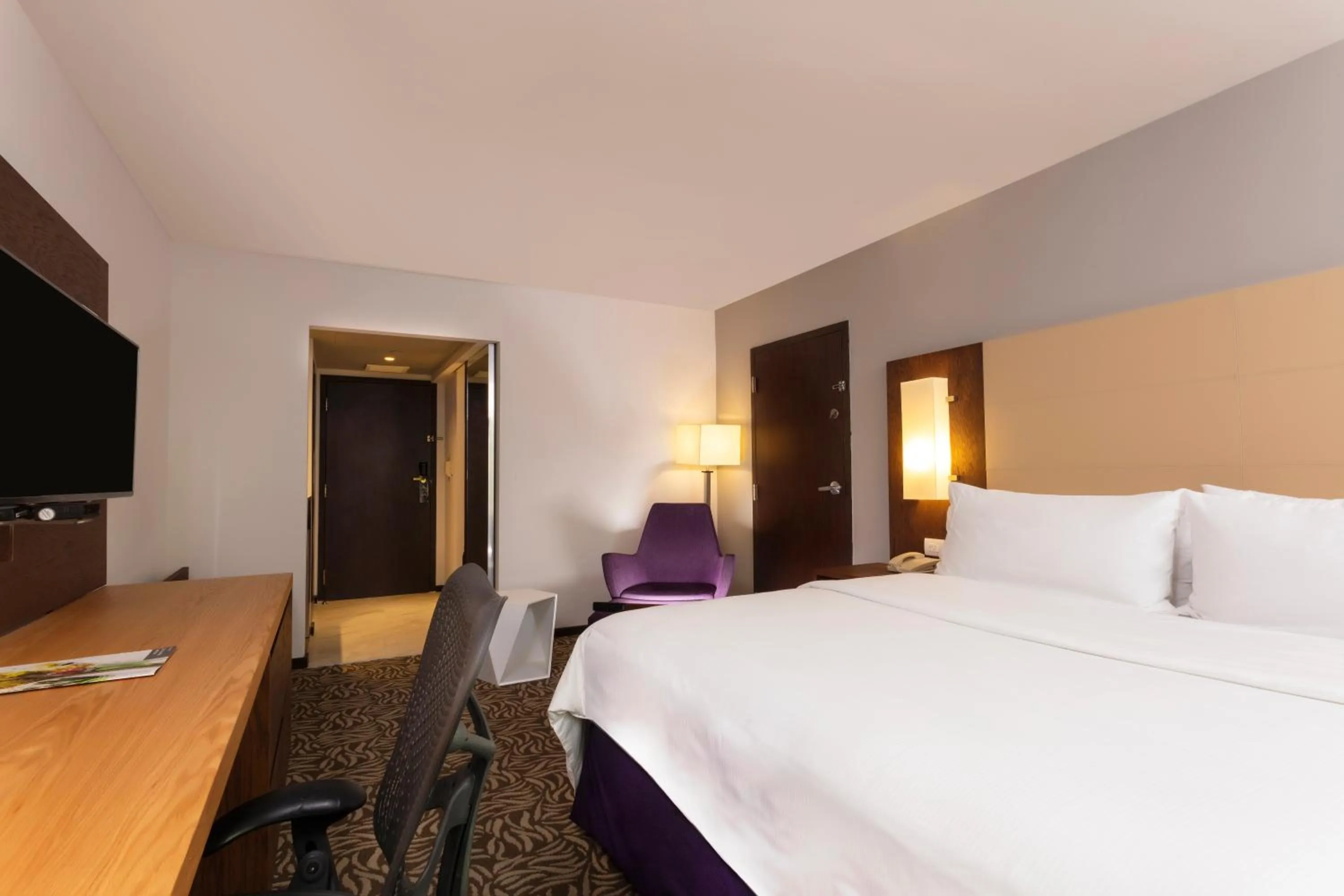 Photo of the whole room, Bed in Krystal Urban Monterrey San Jeronimo