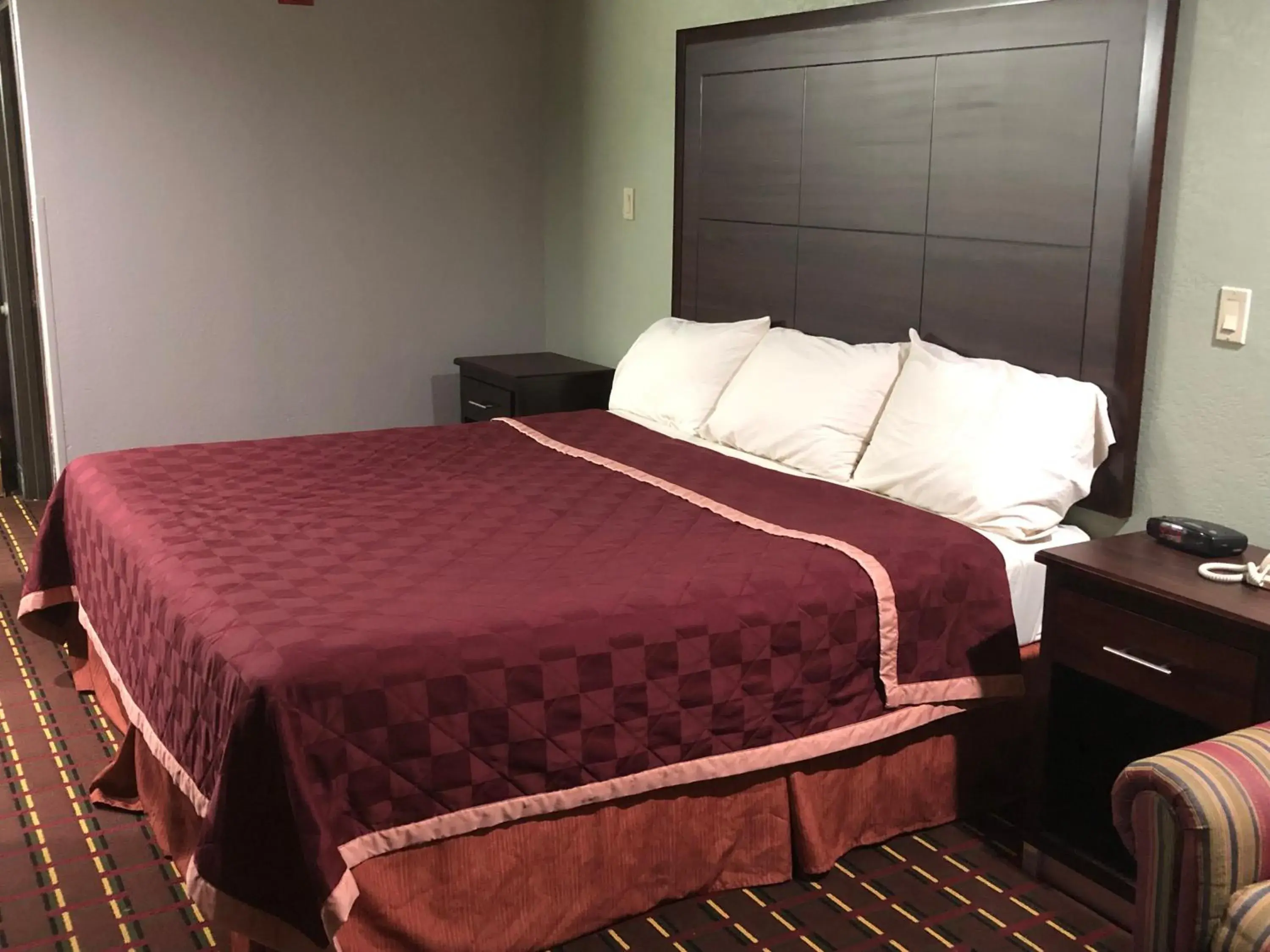 Bed in Texas Inn and Suites Lufkin Bed in Texas Inn and Suites Lufkin