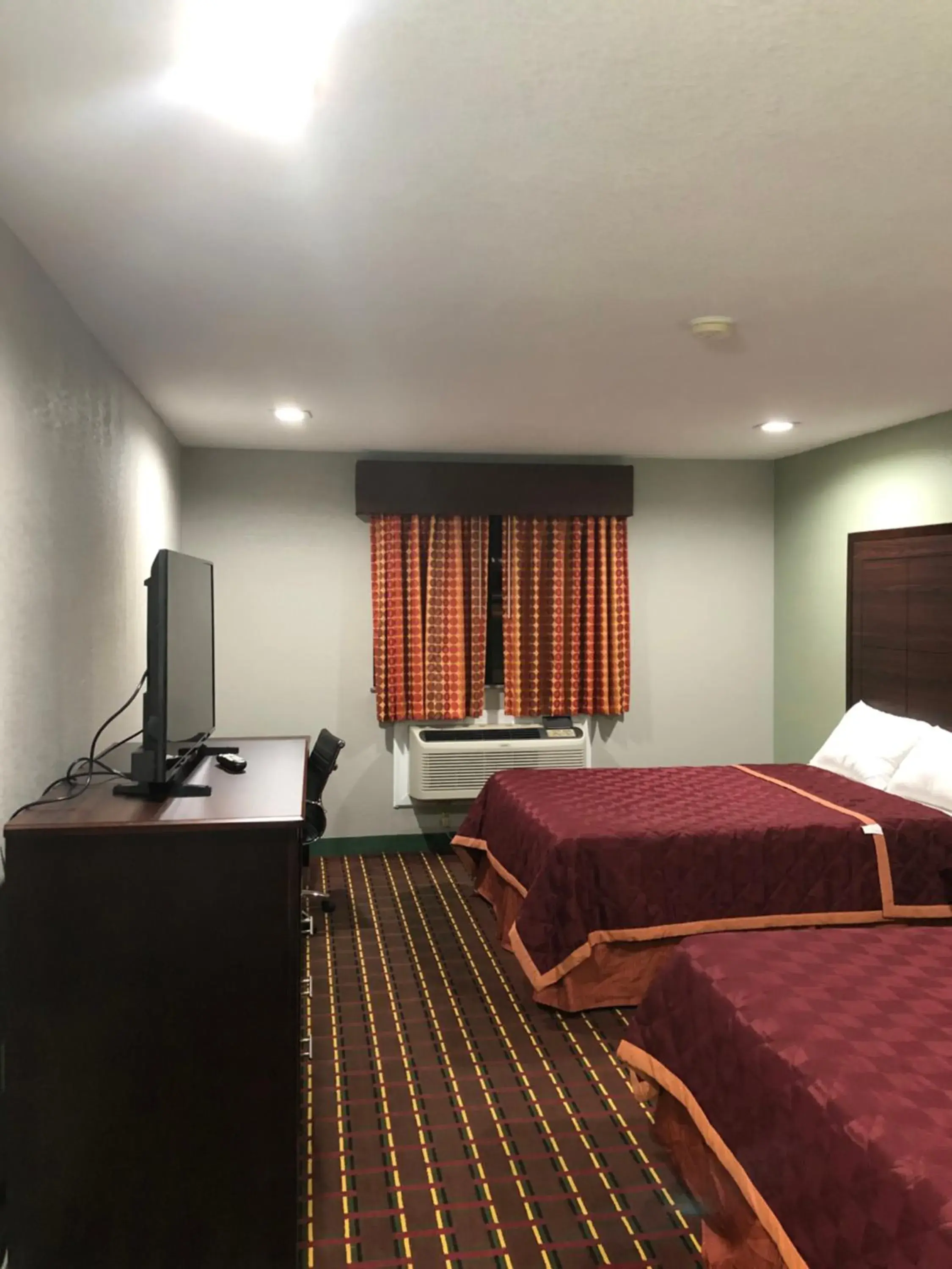 Bed in Texas Inn and Suites Lufkin Bed in Texas Inn and Suites Lufkin