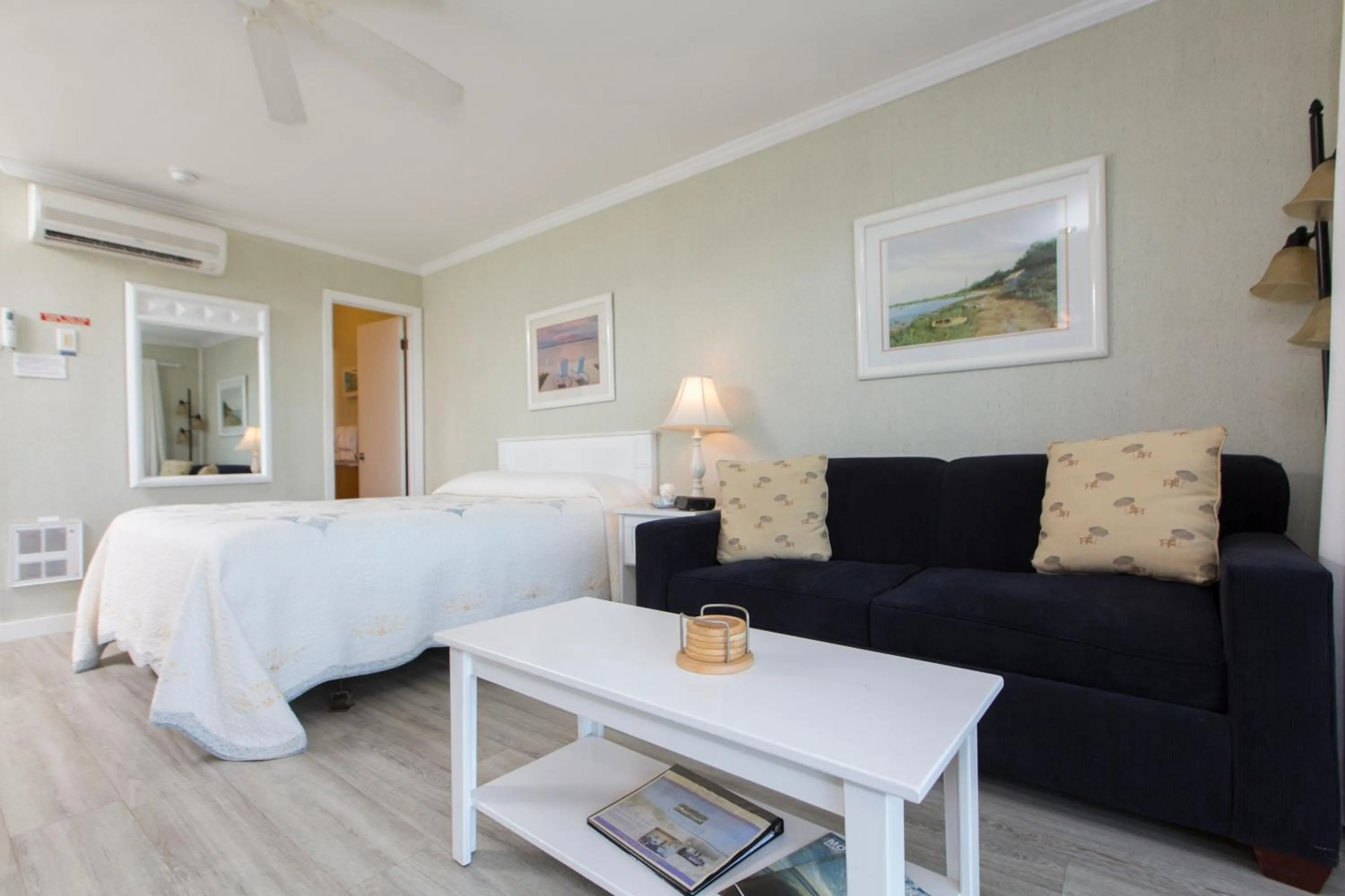 Photo of the whole room, Bed in Beach Plum Resort