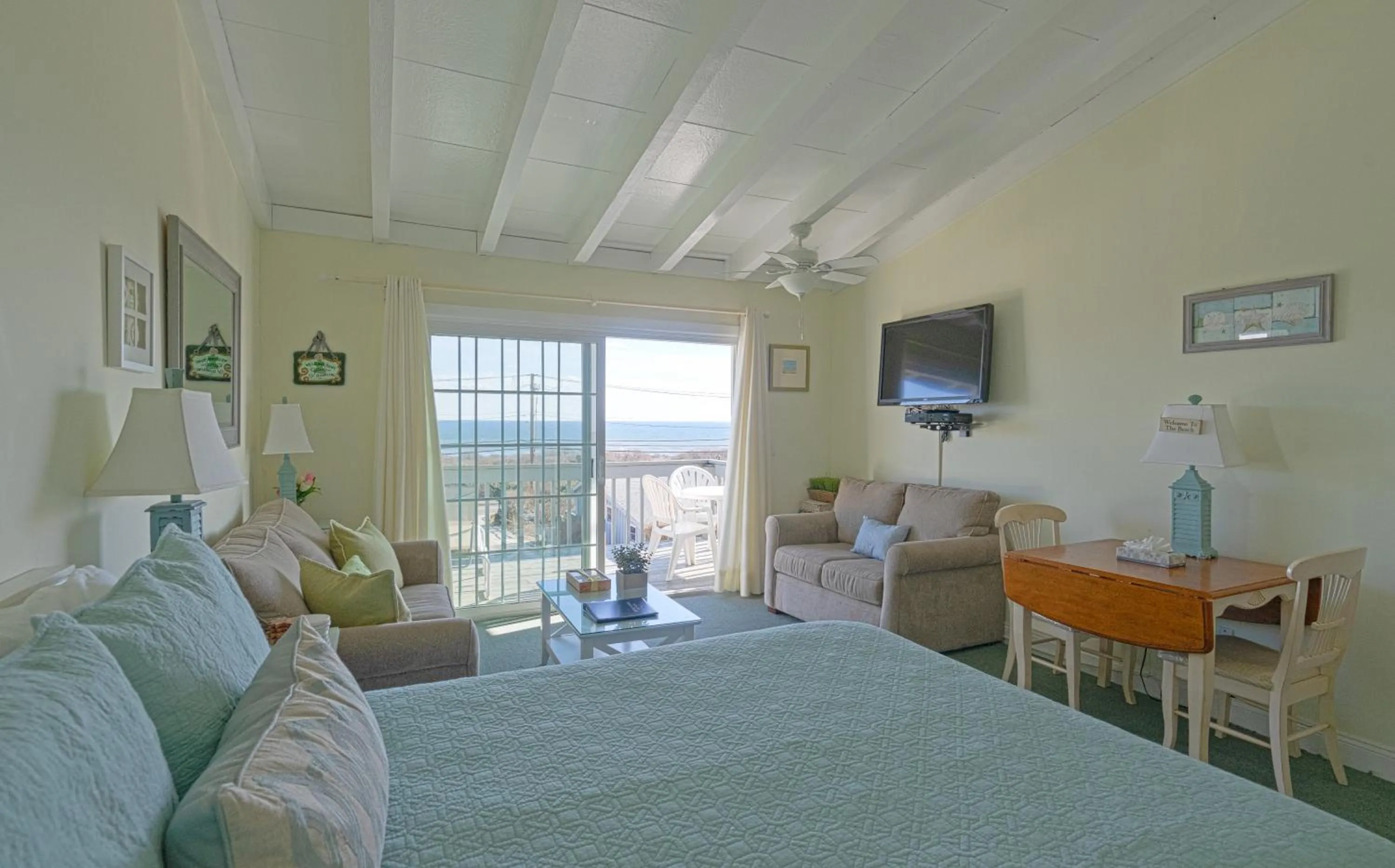 Photo of the whole room, Bed in Beach Plum Resort