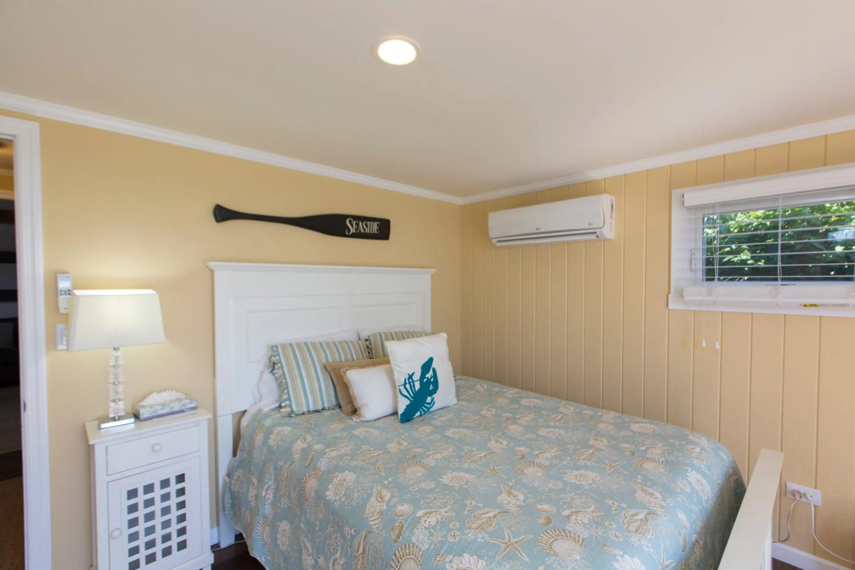 Photo of the whole room, Bed in Beach Plum Resort