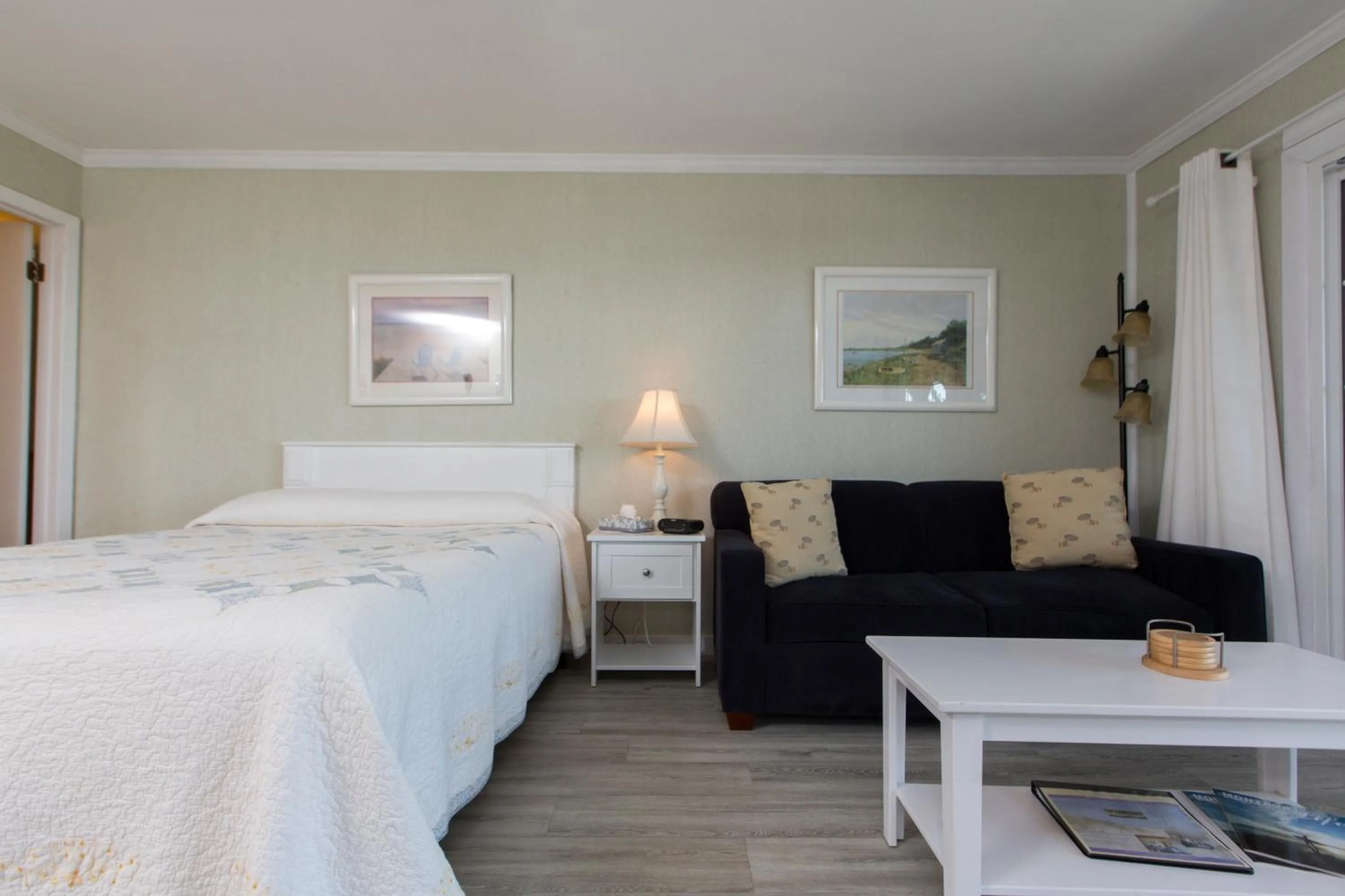 Photo of the whole room, Bed in Beach Plum Resort