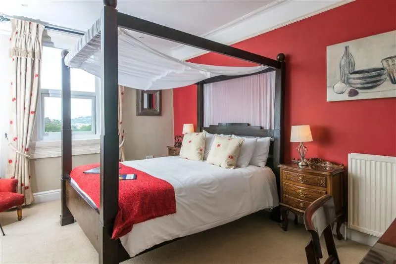 Photo of the whole room, Bed in Oldfields House