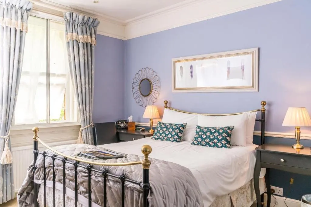 Photo of the whole room, Bed in Oldfields House