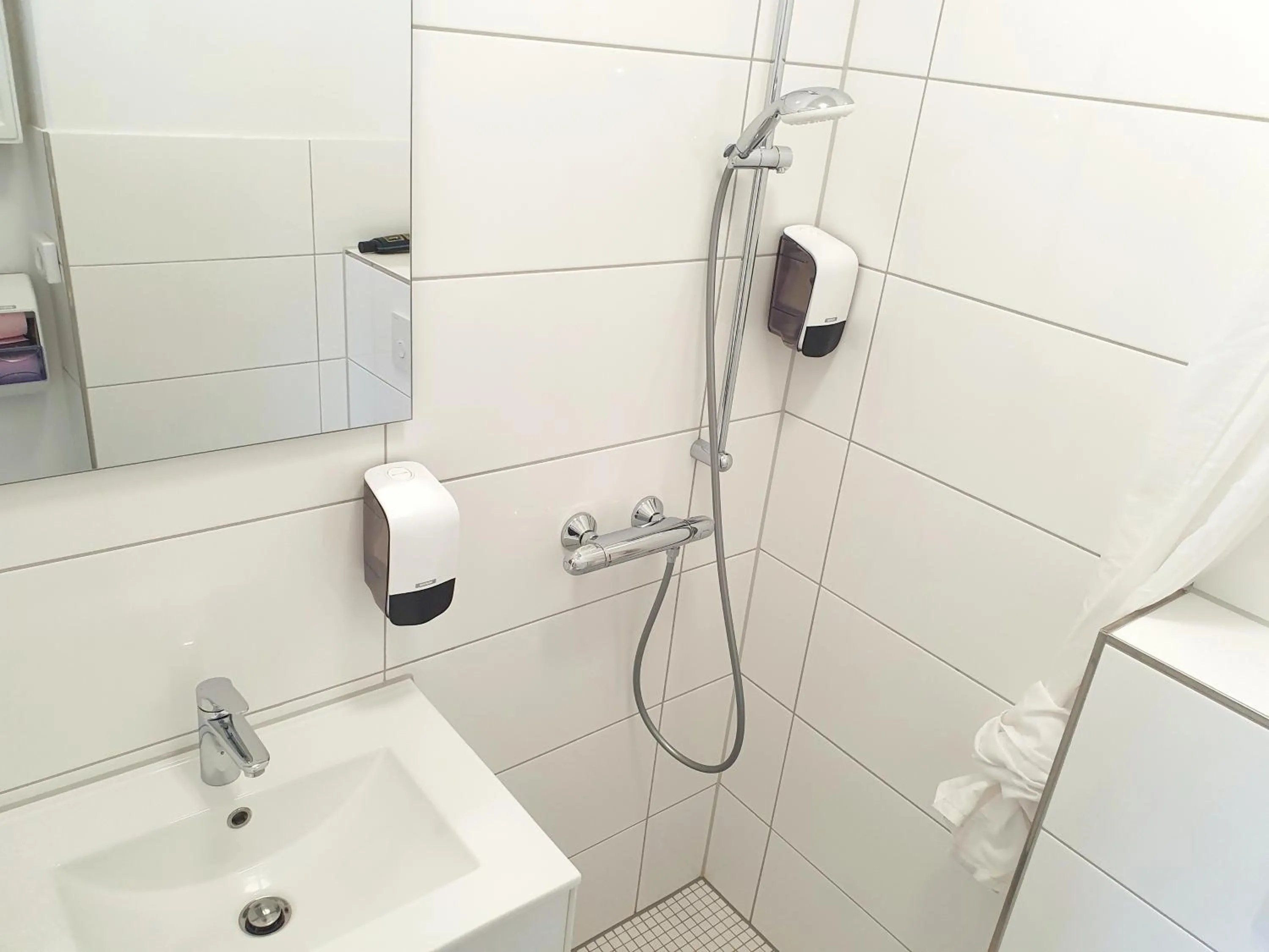 Shower in Aparthotel Sanni