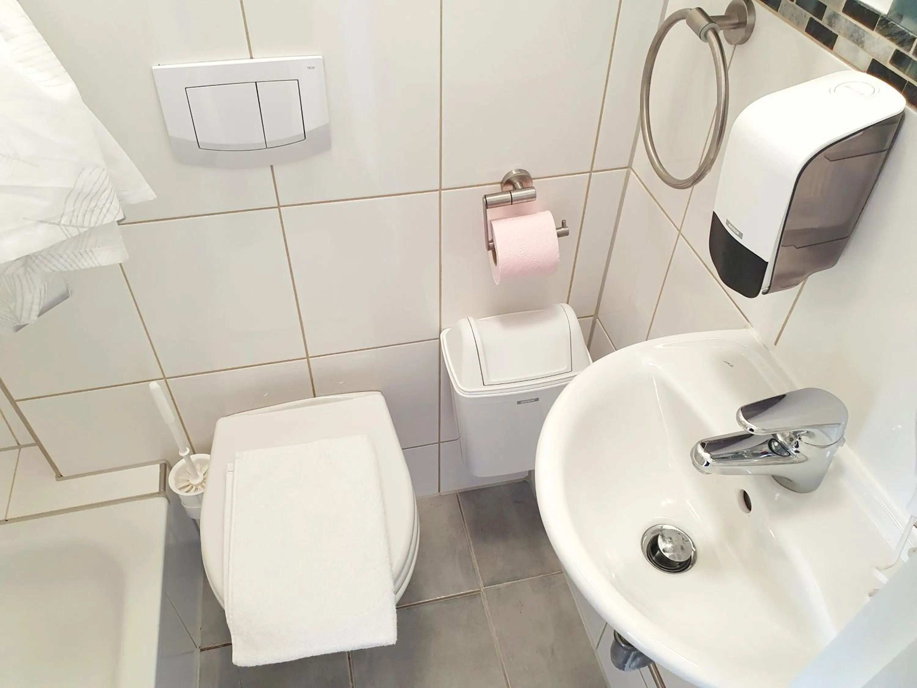Shower in Aparthotel Sanni
