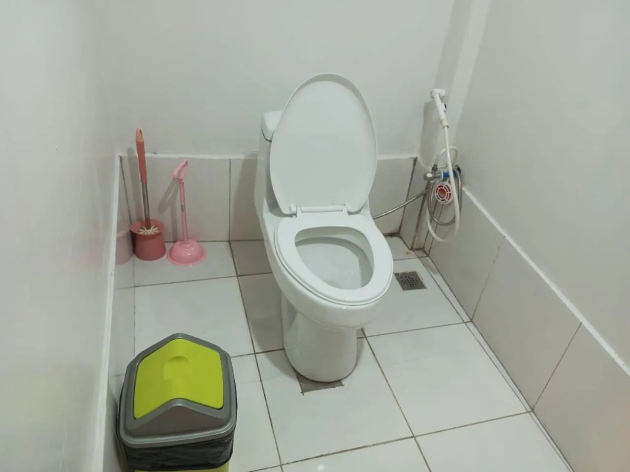 Toilet in Sun Valley Hostel
