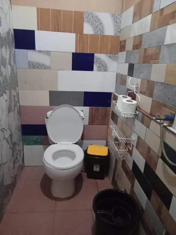 Toilet in Sun Valley Hostel