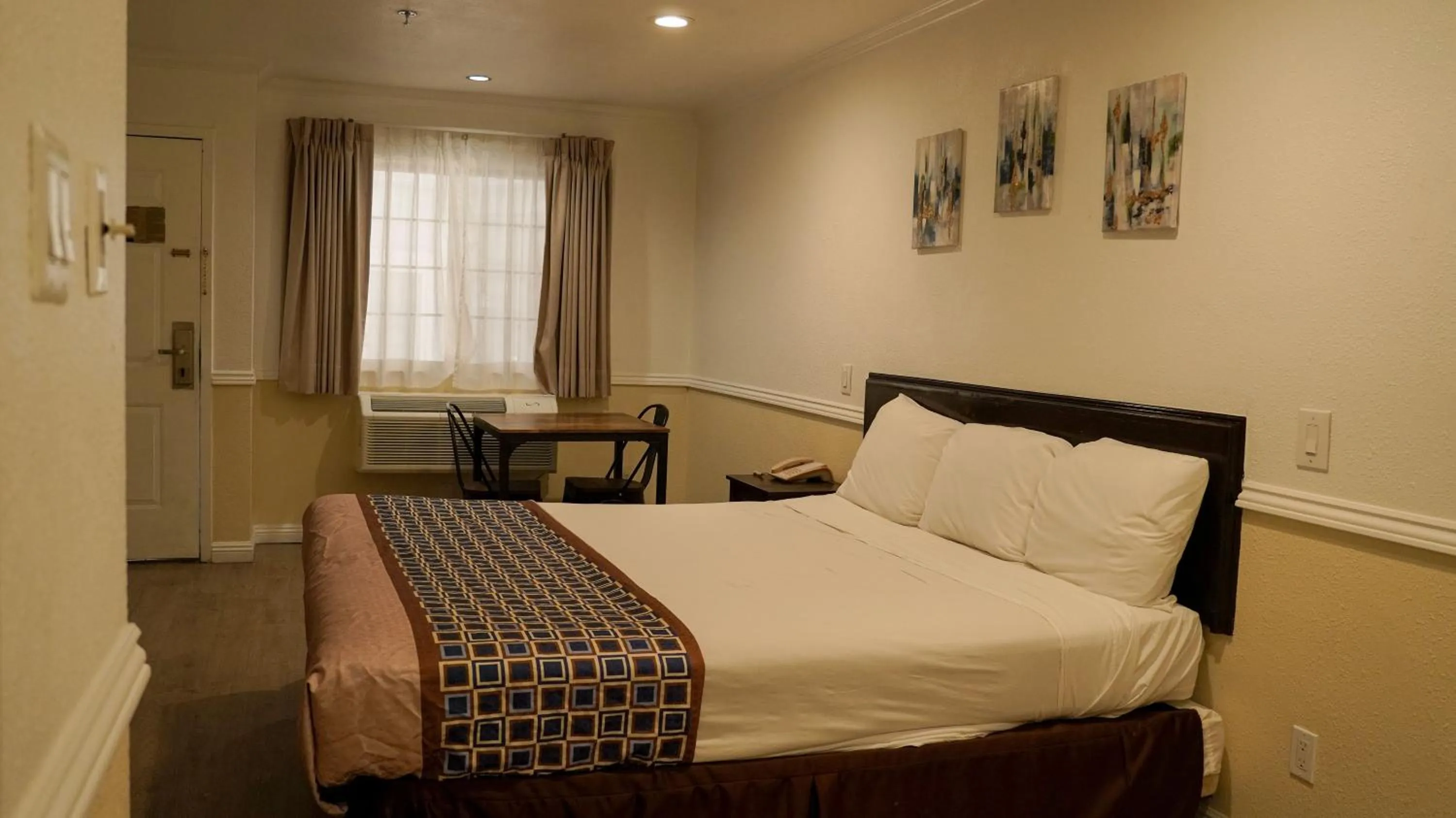 Bed in Country Inn Ontario