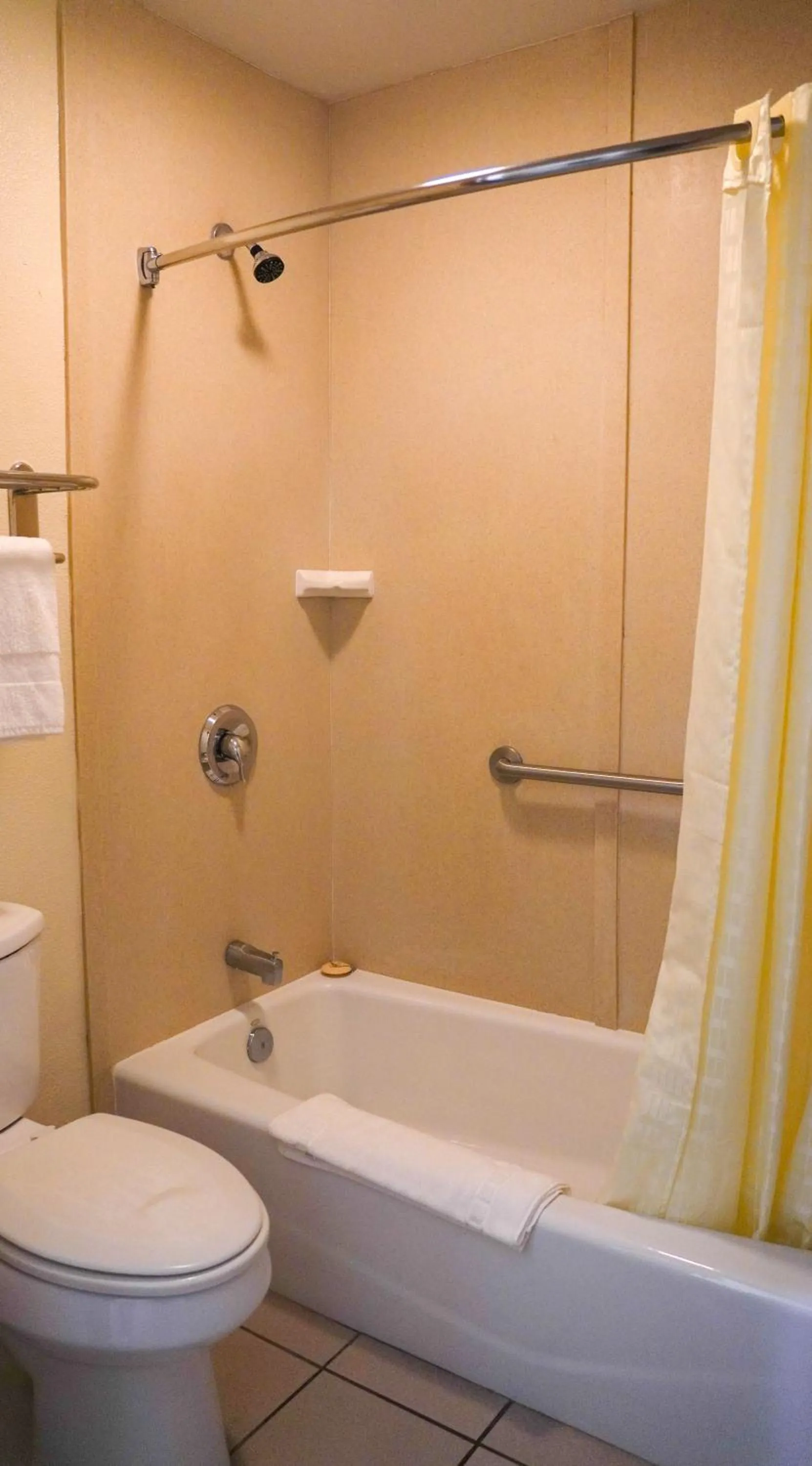 Bathroom in Country Inn Ontario