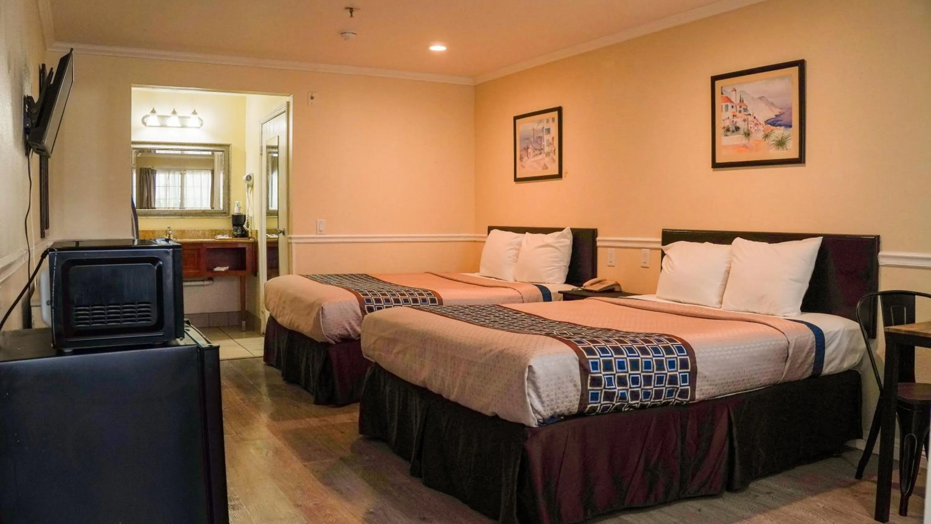 Bed in Country Inn Ontario