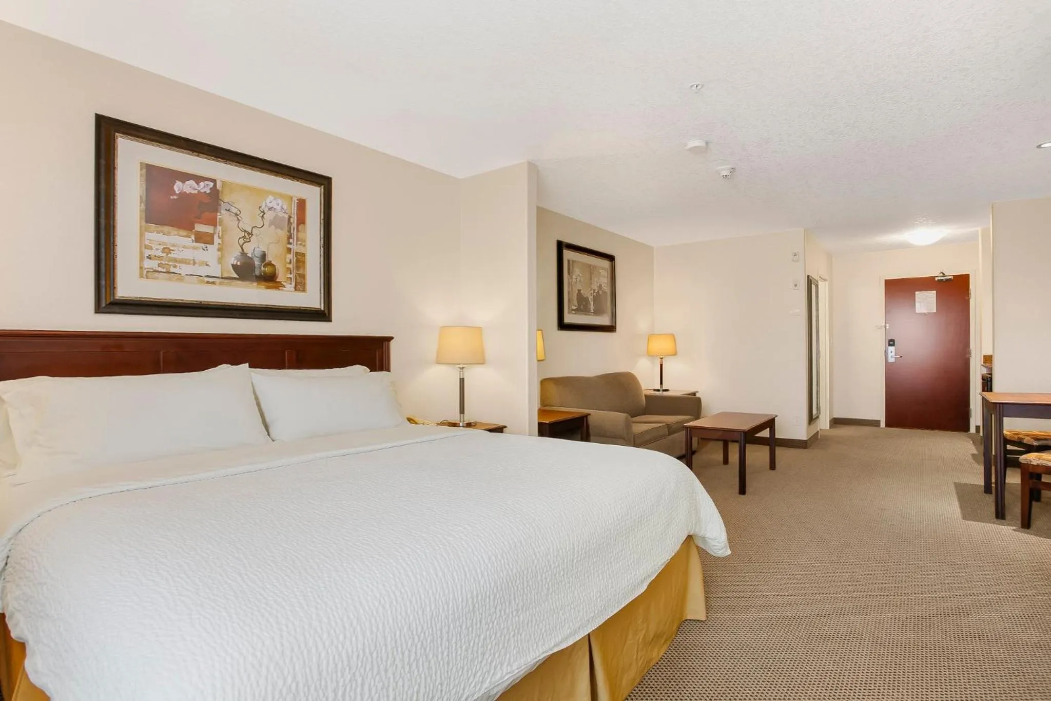 Photo of the whole room, Bed in Holiday Inn Express Hotel & Suites - Slave Lake by IHG
