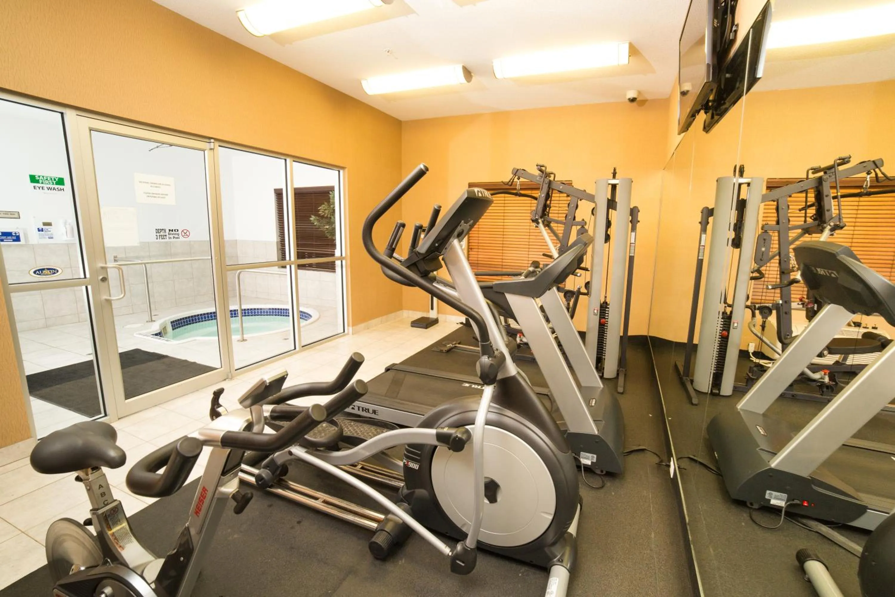Fitness centre/facilities in Holiday Inn Express Hotel & Suites - Slave Lake by IHG