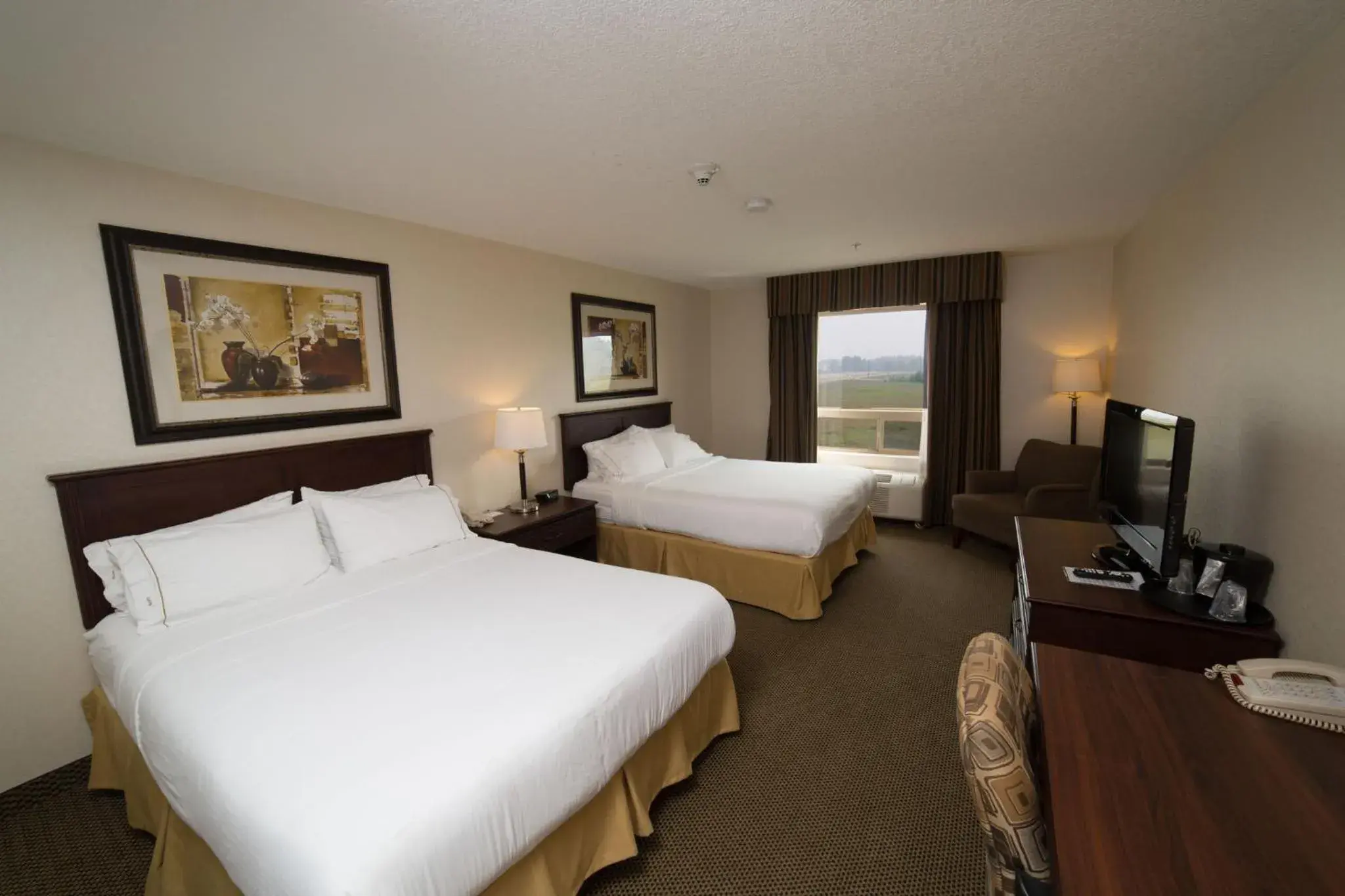 Photo of the whole room, Bed in Holiday Inn Express Hotel & Suites - Slave Lake by IHG Photo of the whole room, Bed in Holiday Inn Express Hotel & Suites - Slave Lake by IHG