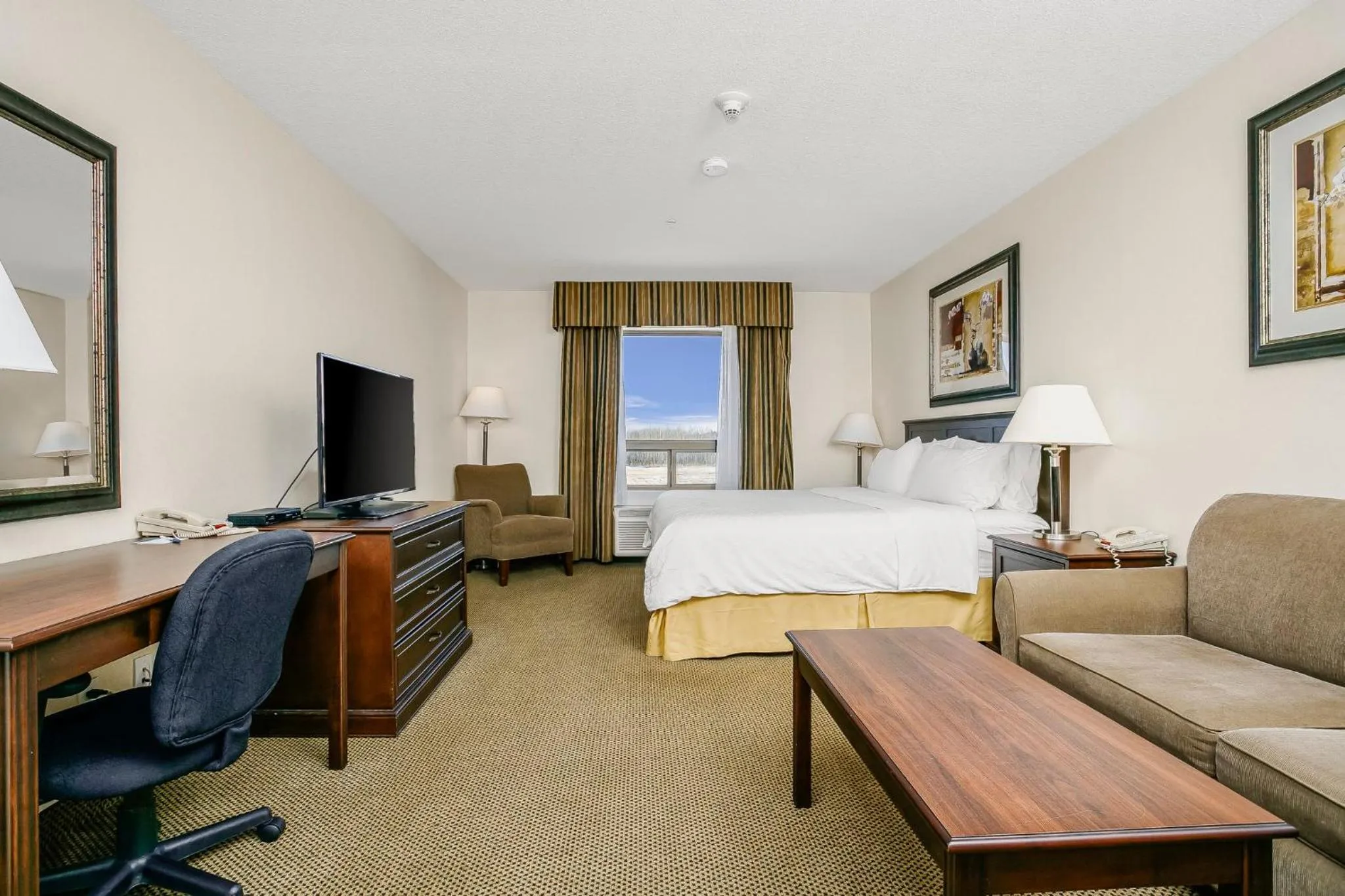 Photo of the whole room, Bed in Holiday Inn Express Hotel & Suites - Slave Lake by IHG