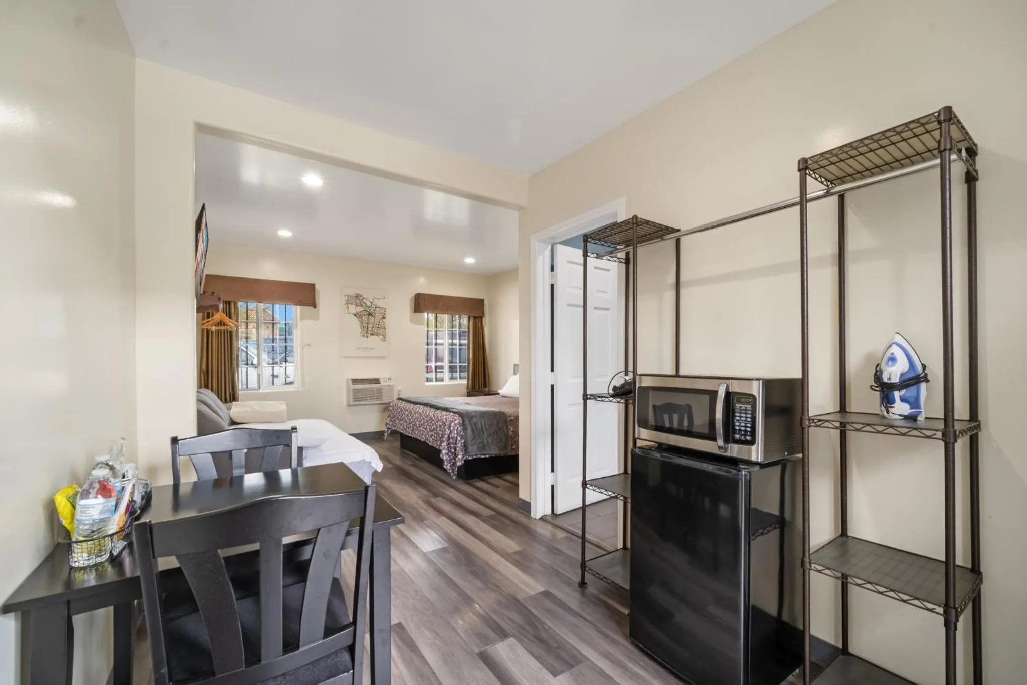 microwave in 24 Hours Motel