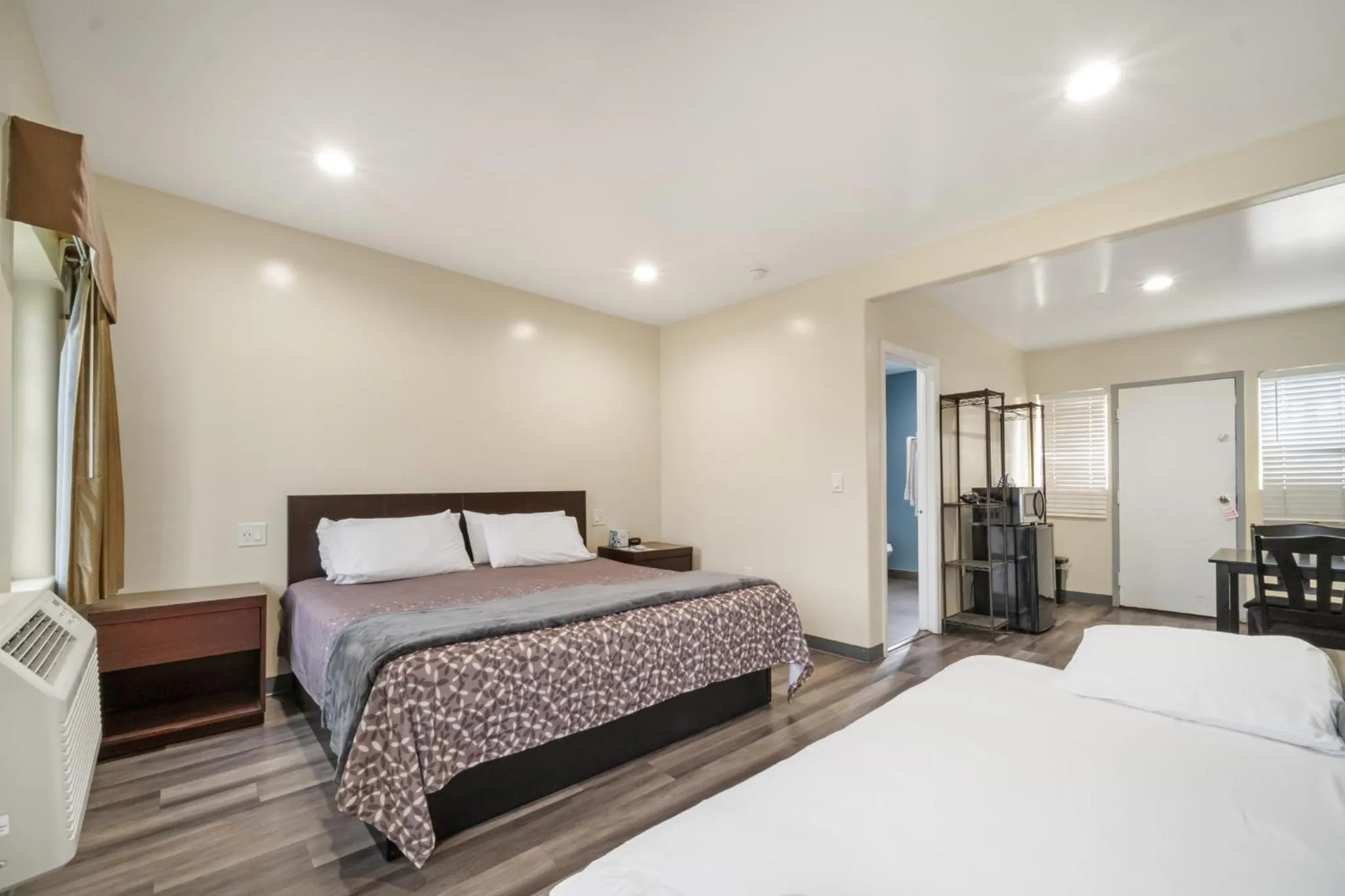 Bed in 24 Hours Motel