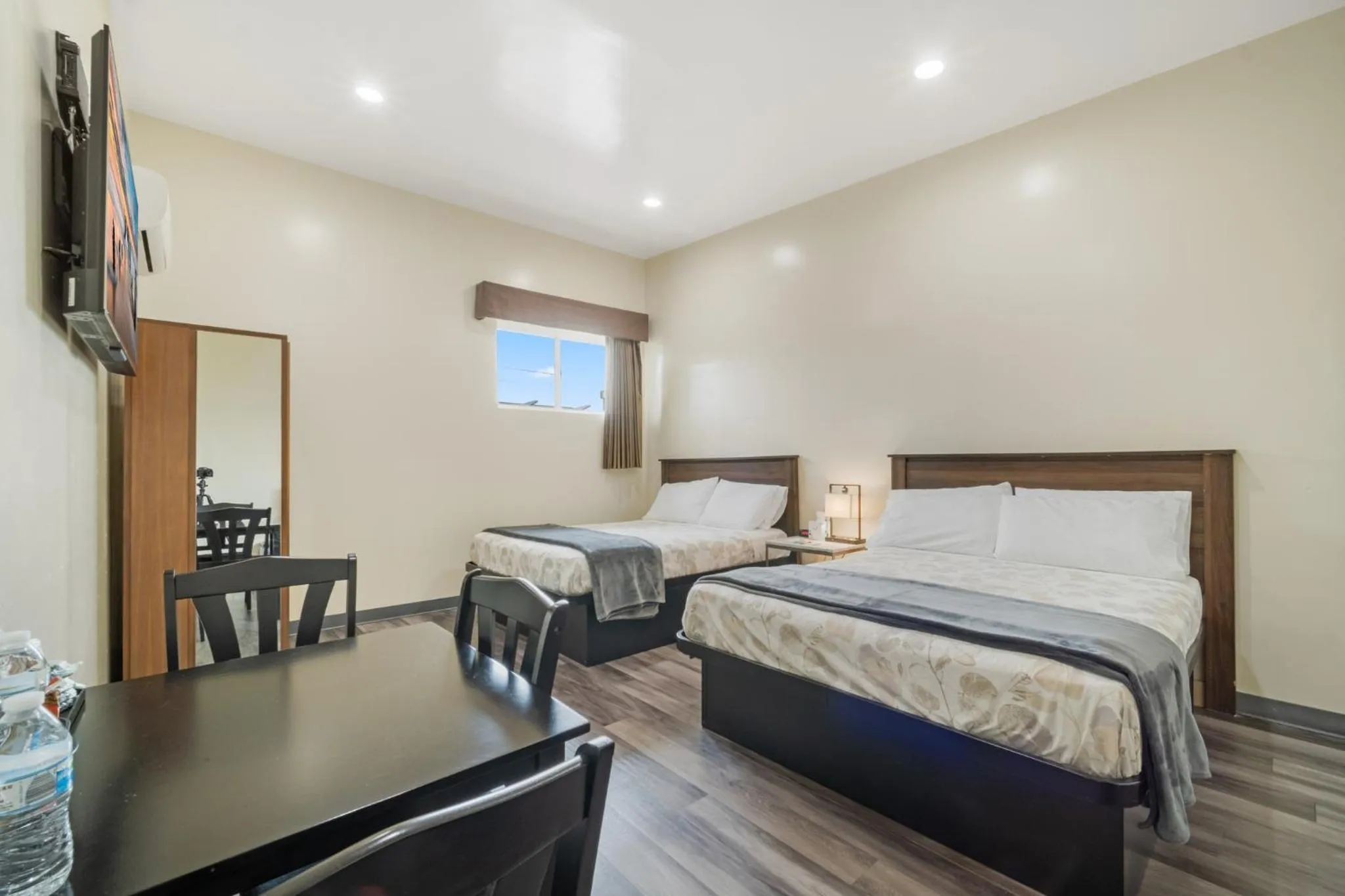 Bed in 24 Hours Motel