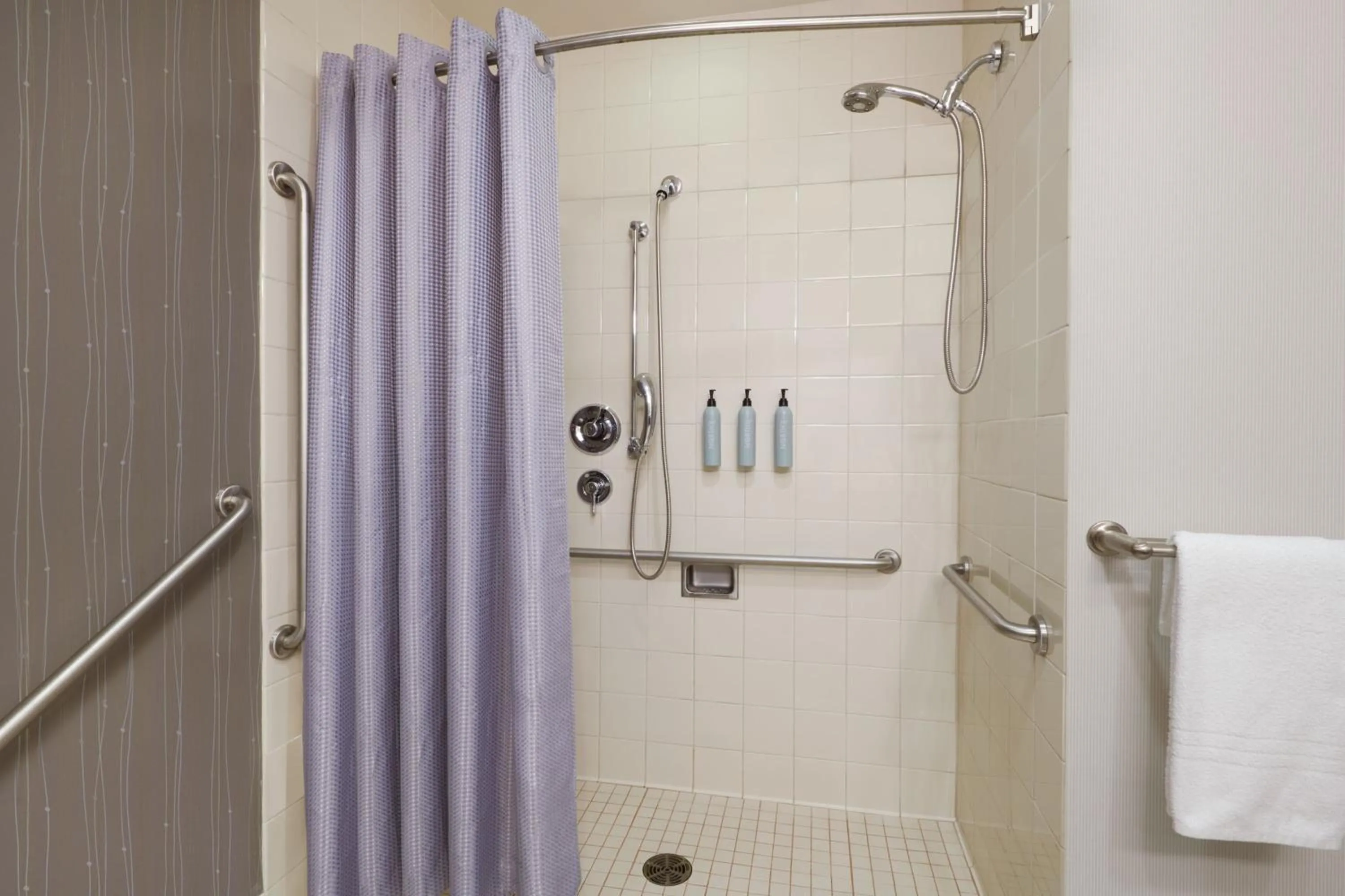 Photo of the whole room in Courtyard by Marriott Ottawa East