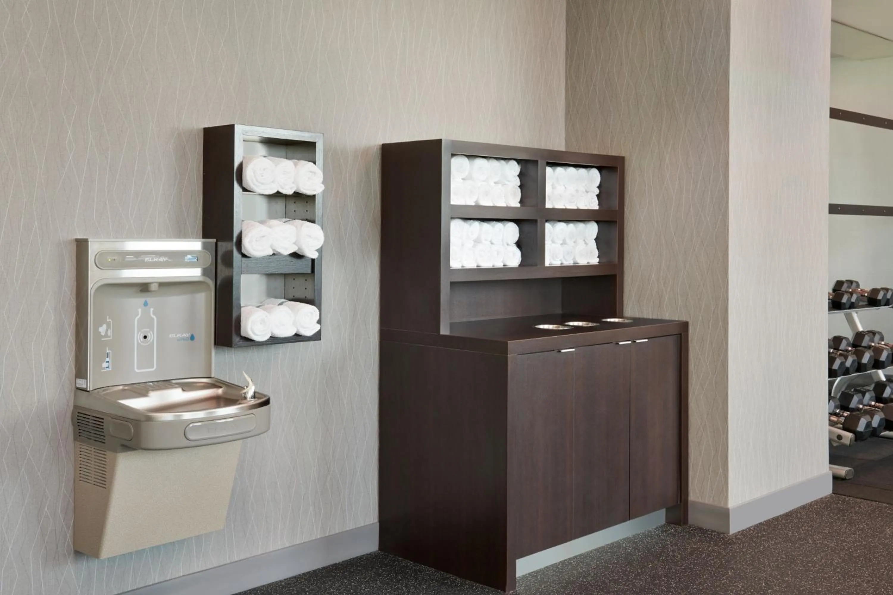 Fitness centre/facilities in Courtyard by Marriott Ottawa East